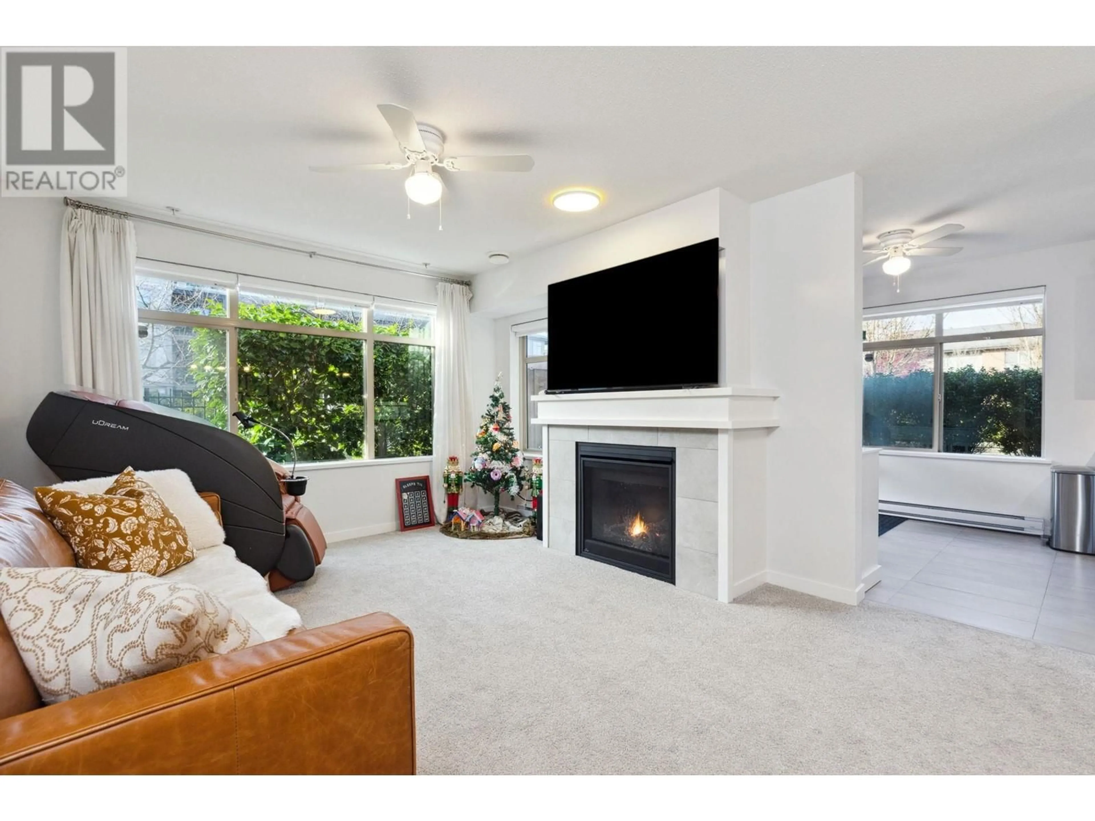 Living room, carpet floors for 105 9299 TOMICKI AVENUE, Richmond British Columbia V6X0C5