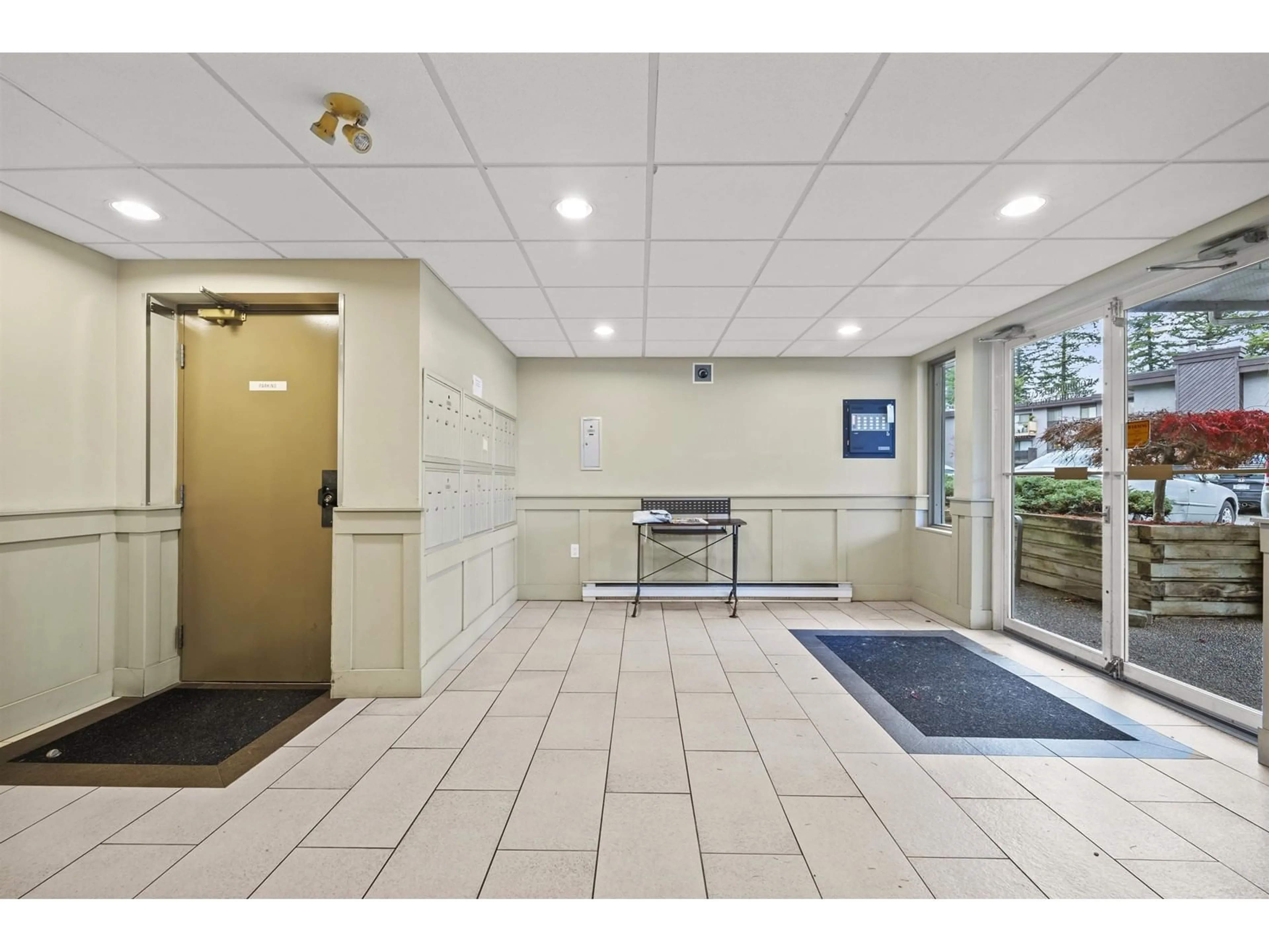 Indoor foyer, unknown floor for 102 2535 HILL-TOUT STREET, Abbotsford British Columbia V2T2P8