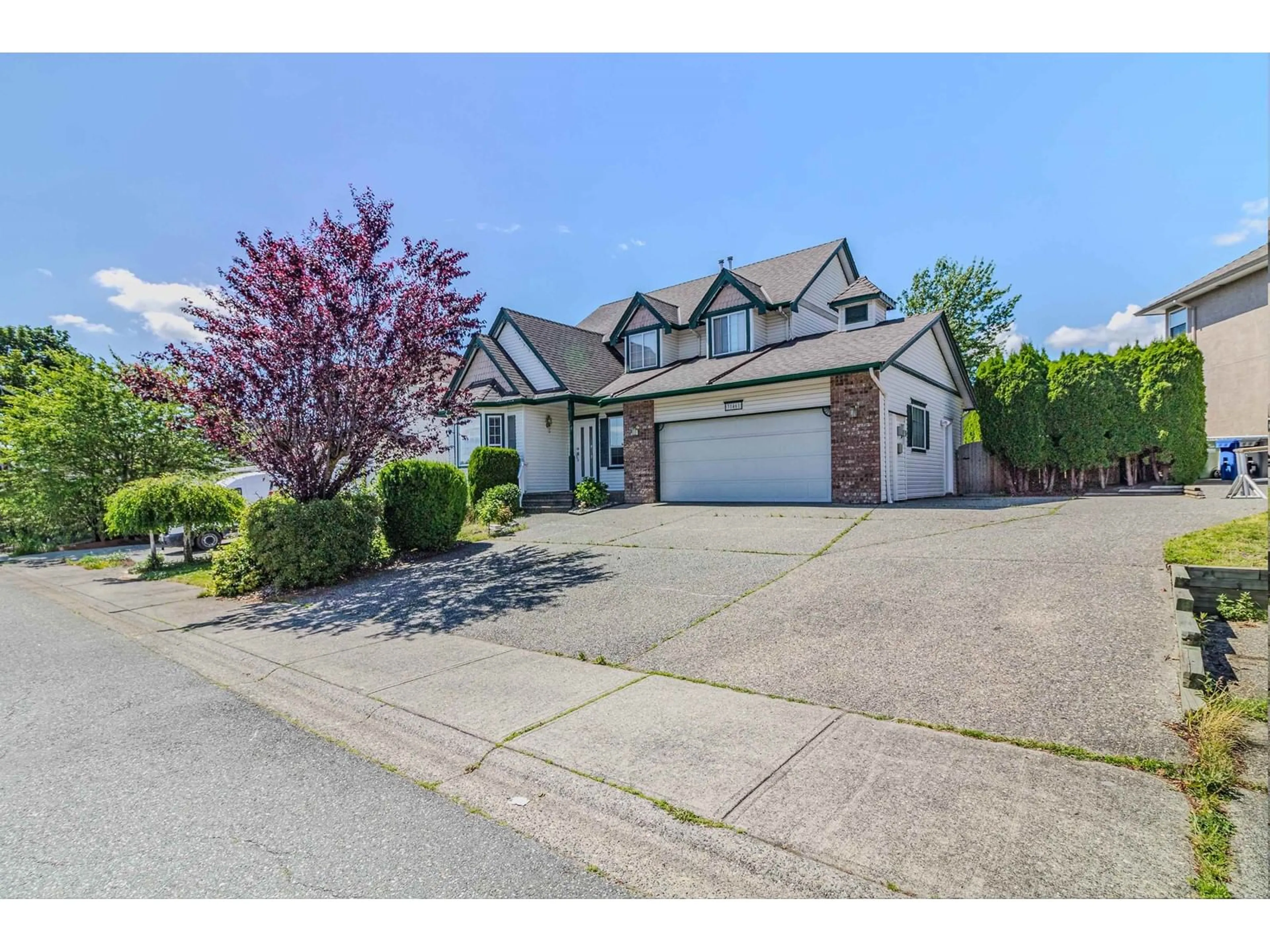 Frontside or backside of a home, the street view for 31461 JEAN COURT, Abbotsford British Columbia V2T5N9