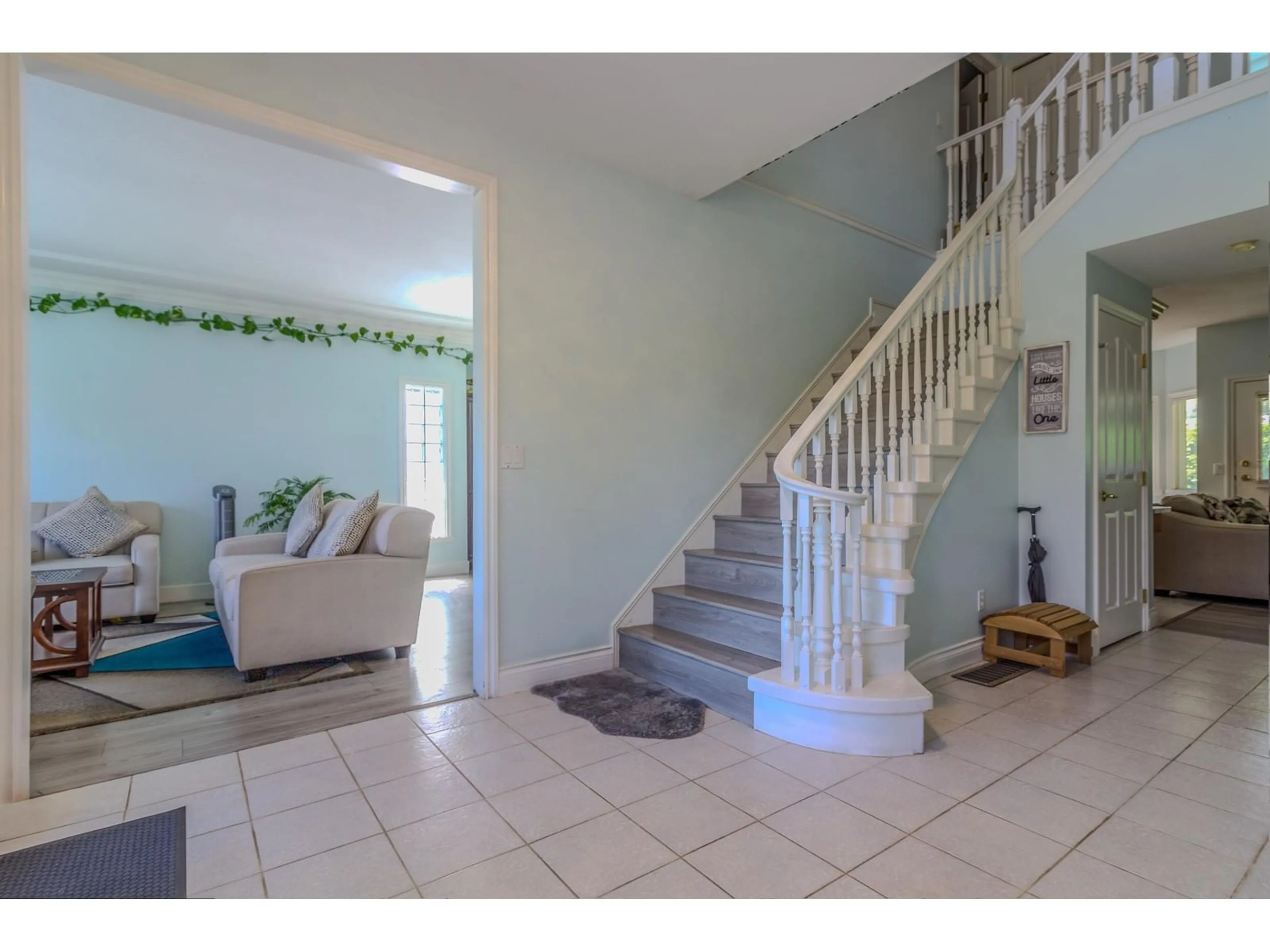 Indoor foyer, cement floor for 31461 JEAN COURT, Abbotsford British Columbia V2T5N9