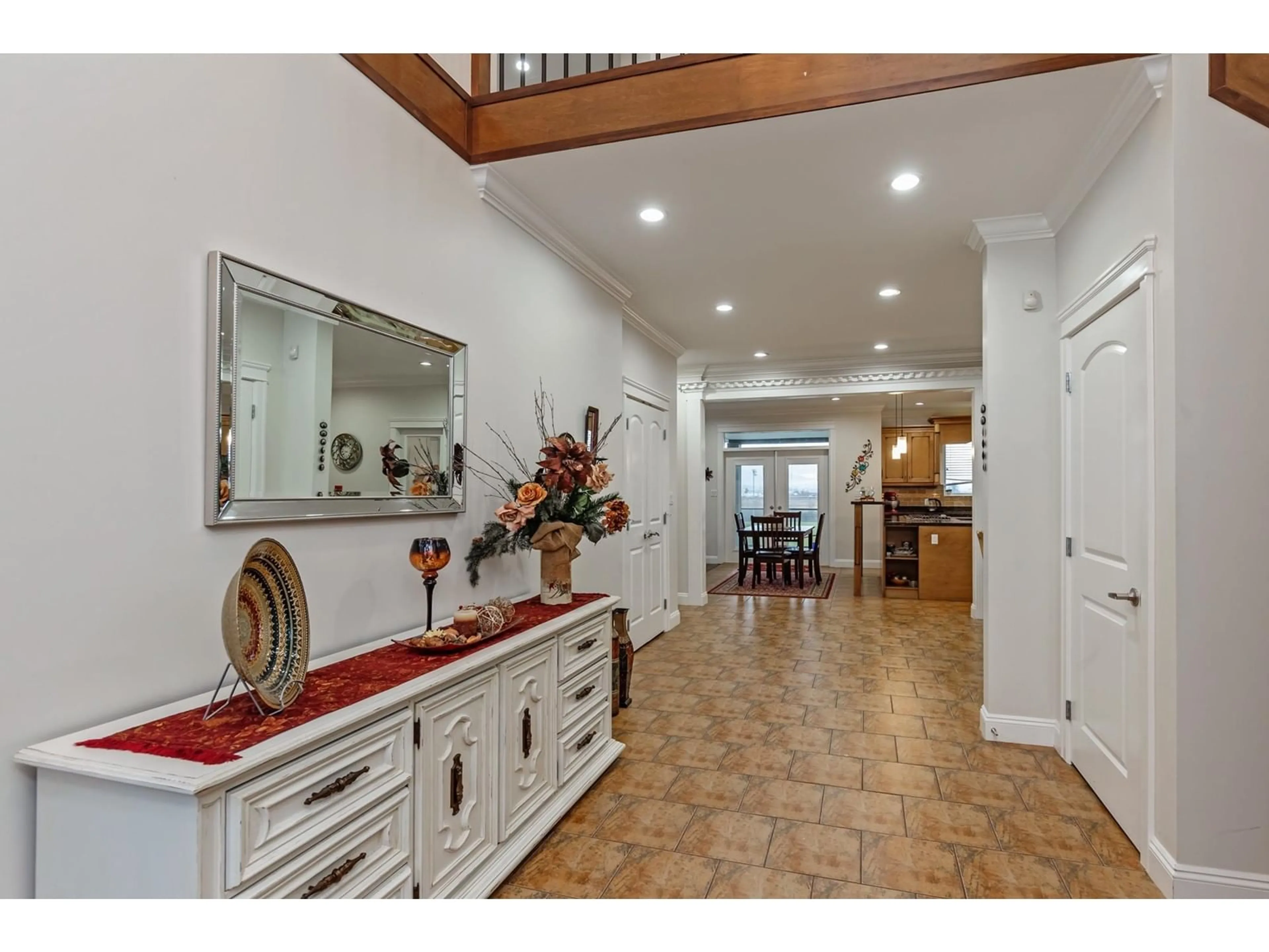 Indoor entryway, wood floors for 35628 ZANATTA PLACE, Abbotsford British Columbia V3G0B4