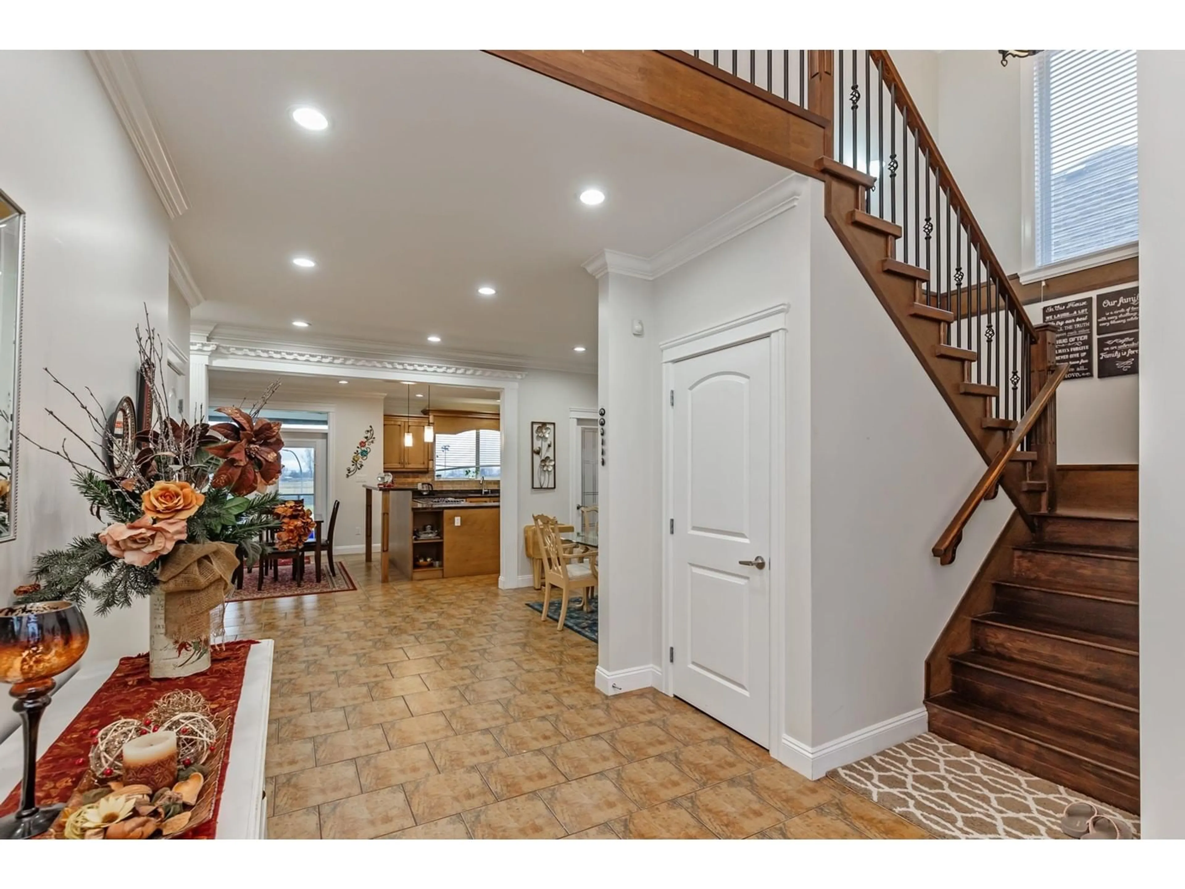 Indoor entryway, wood floors for 35628 ZANATTA PLACE, Abbotsford British Columbia V3G0B4