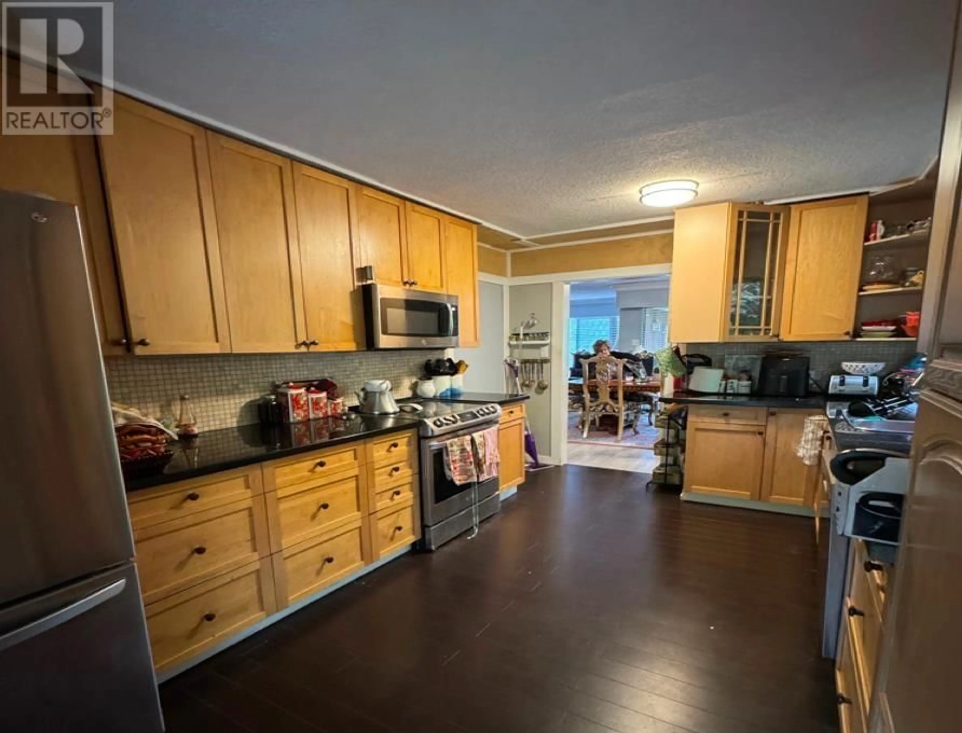 Kitchen, wood floors for 75 GLENGARRY CRESCENT, West Vancouver British Columbia V7S1B4