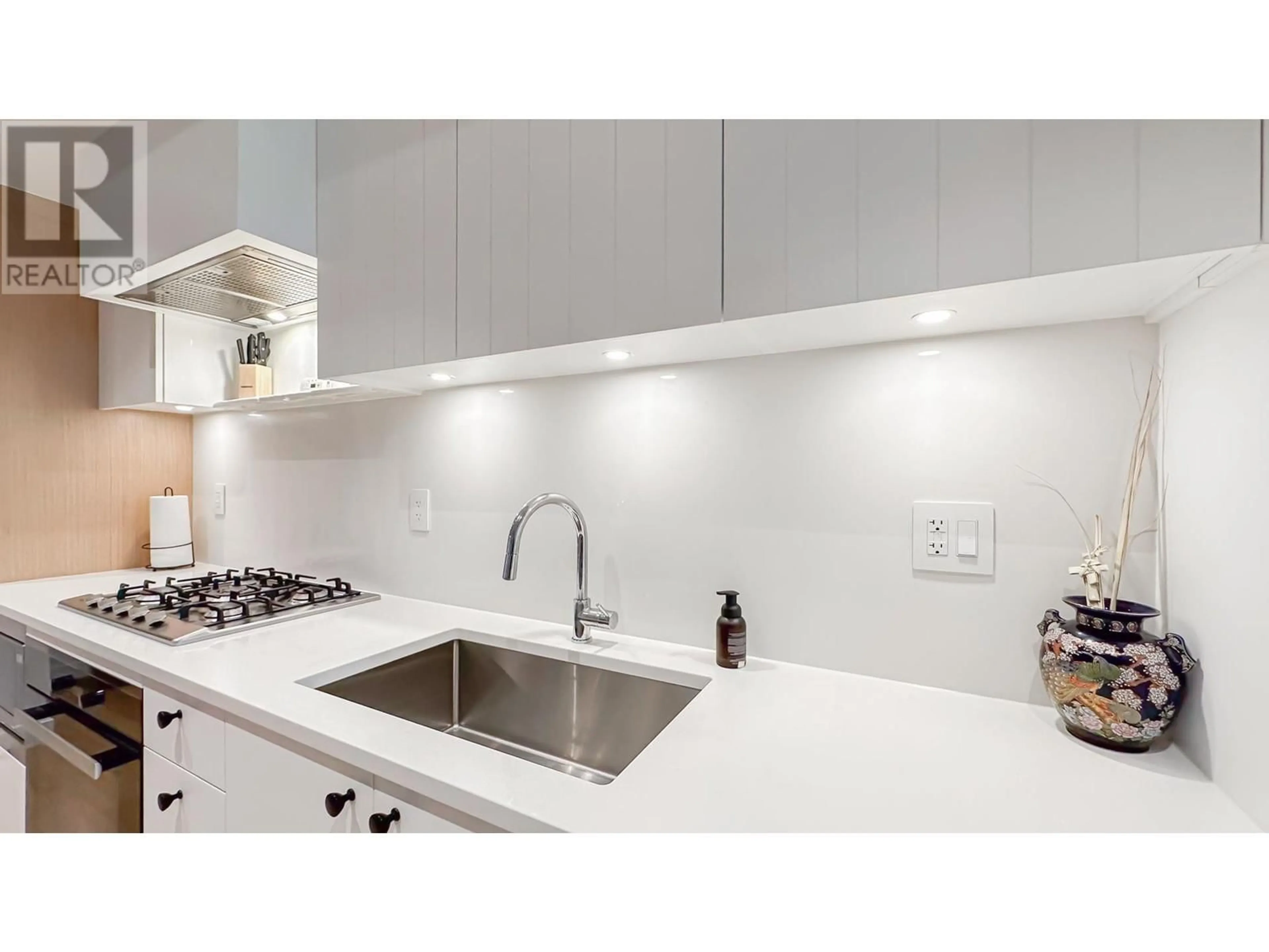 Contemporary kitchen, ceramic floors for 24 94 W KING EDWARD AVENUE, Vancouver British Columbia V5Y0N6