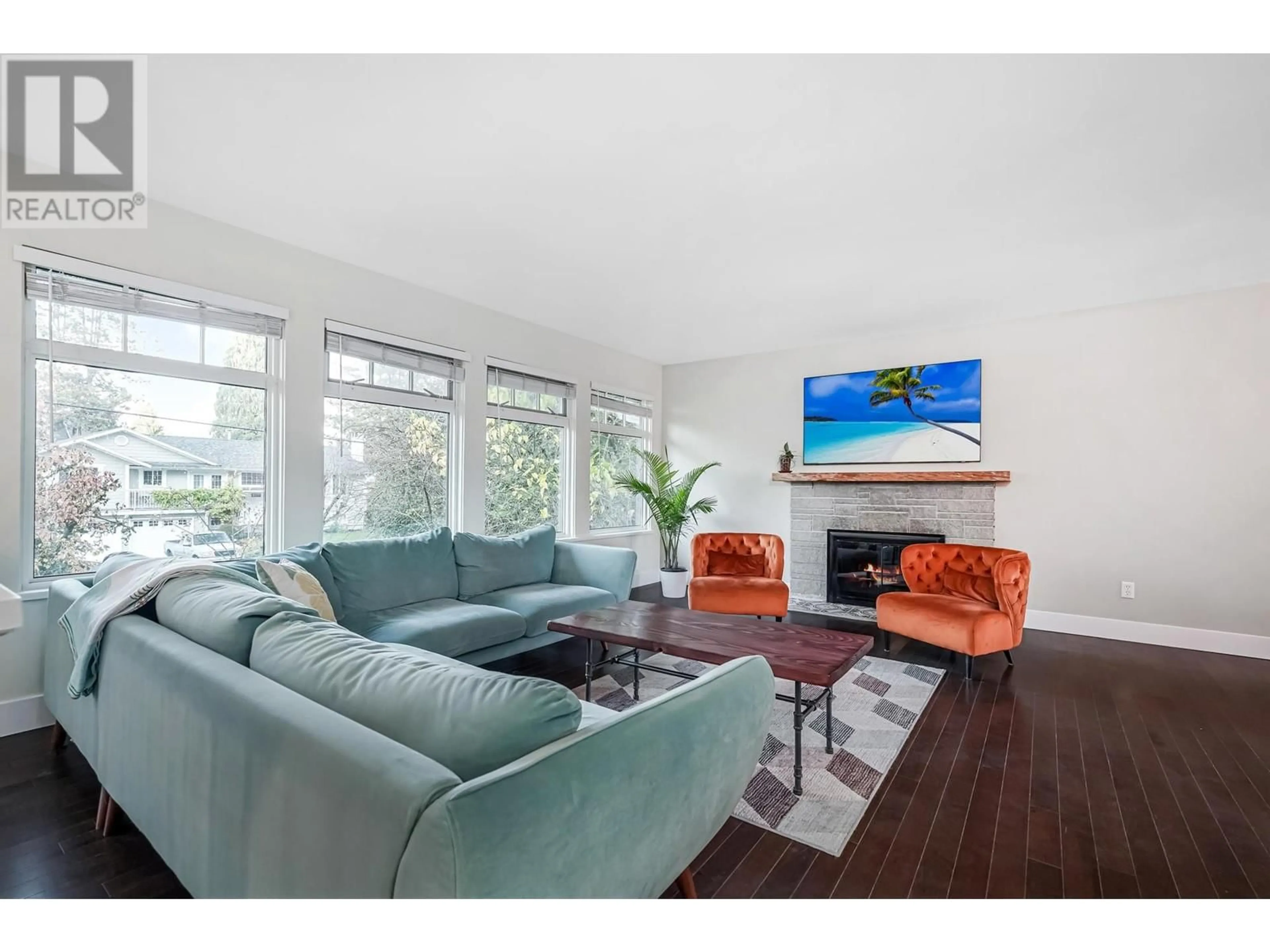 Living room, wood floors for 1436 CAMBRIDGE DRIVE, Coquitlam British Columbia V3J2P7