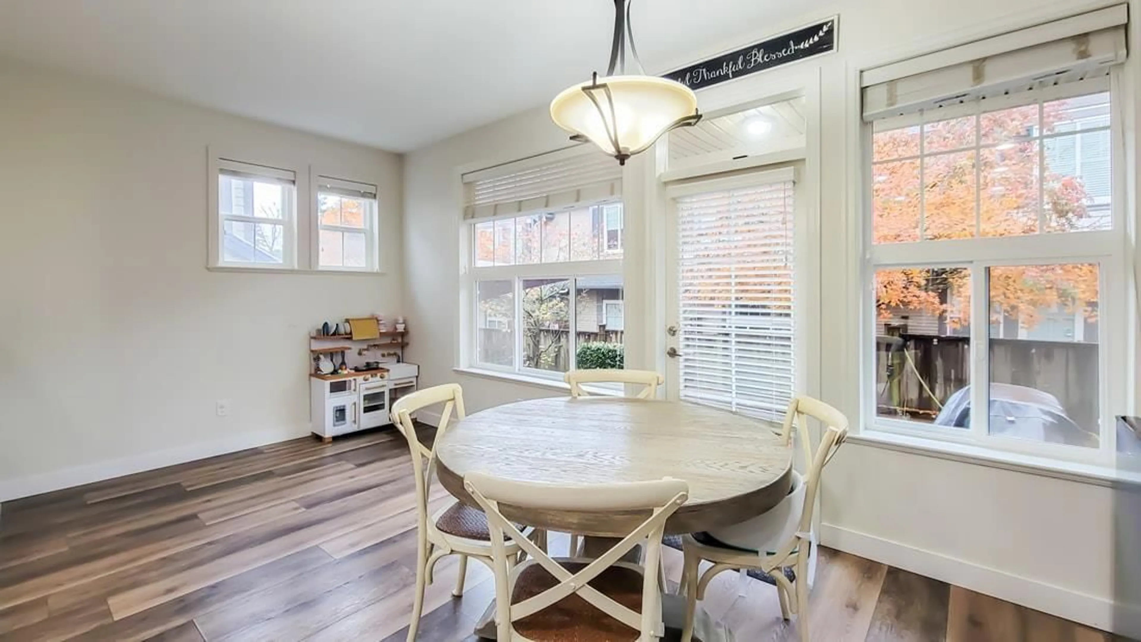 Dining room, wood floors, cottage for 45 20831 70 AVENUE, Langley British Columbia V2Y0H1