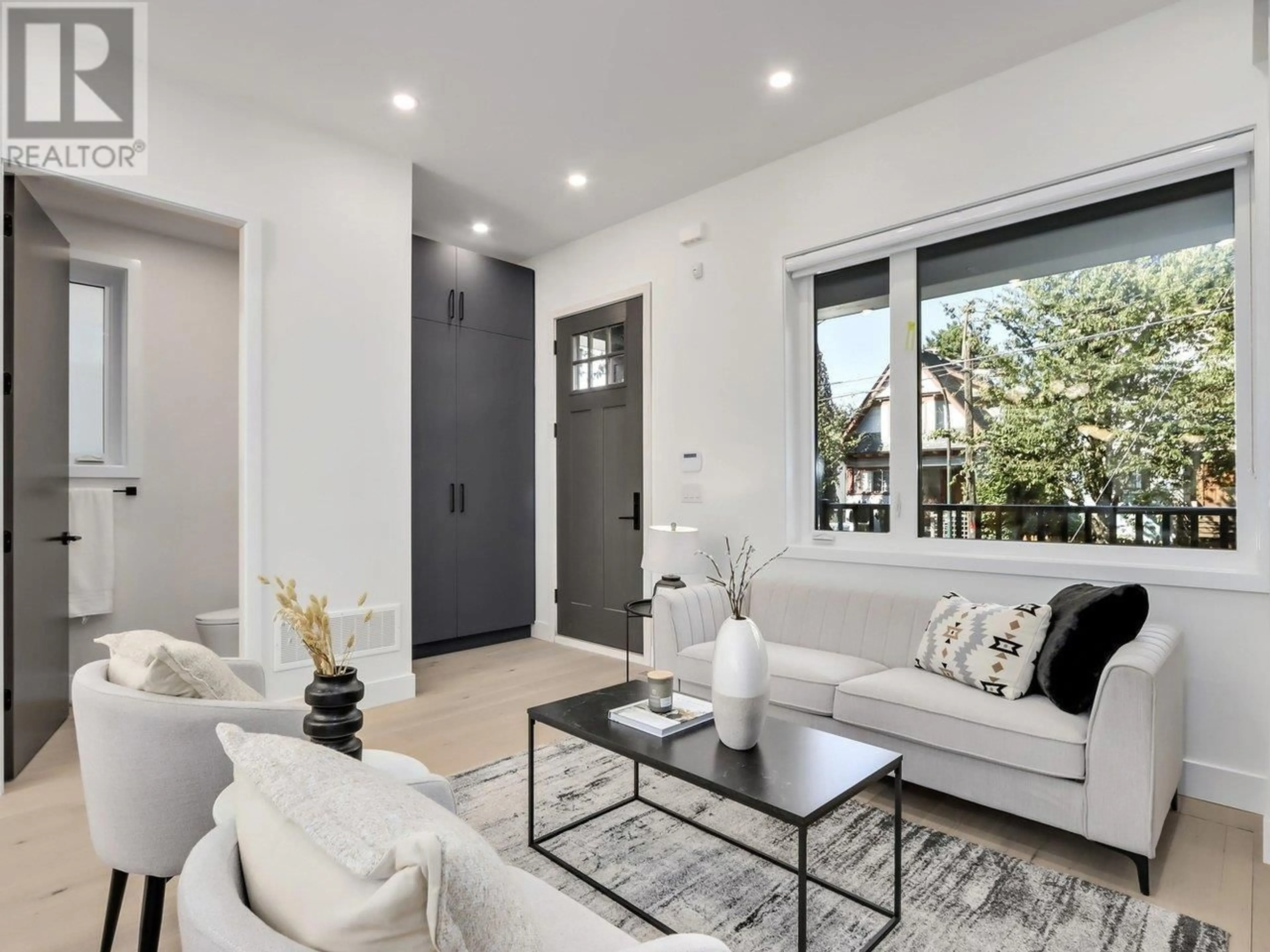 Living room, wood floors for 1222 VICTORIA DRIVE, Vancouver British Columbia V5L4G6