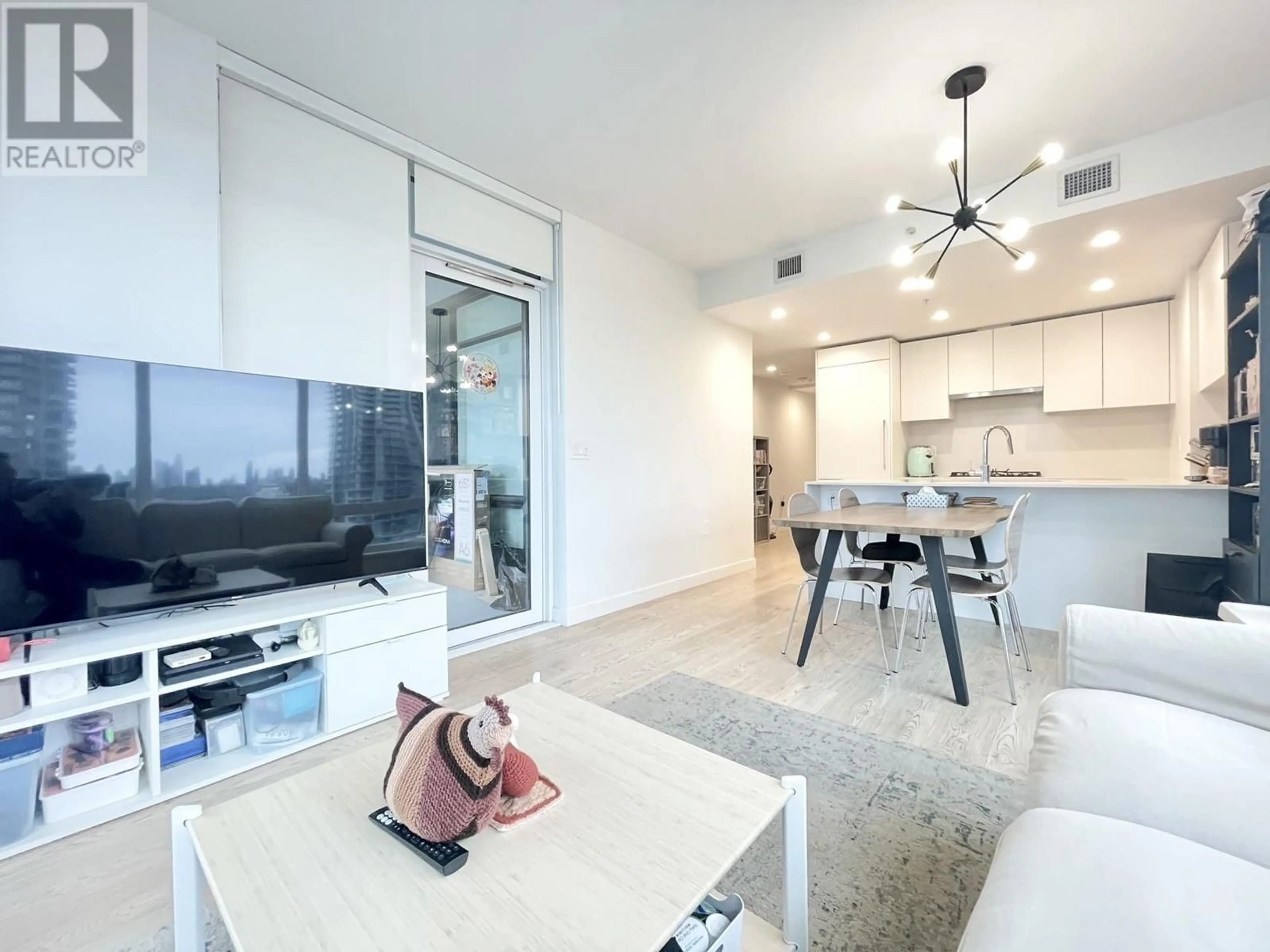 Living room, ceramic floors for 1602 2181 MADISON AVENUE, Burnaby British Columbia V5C0N4