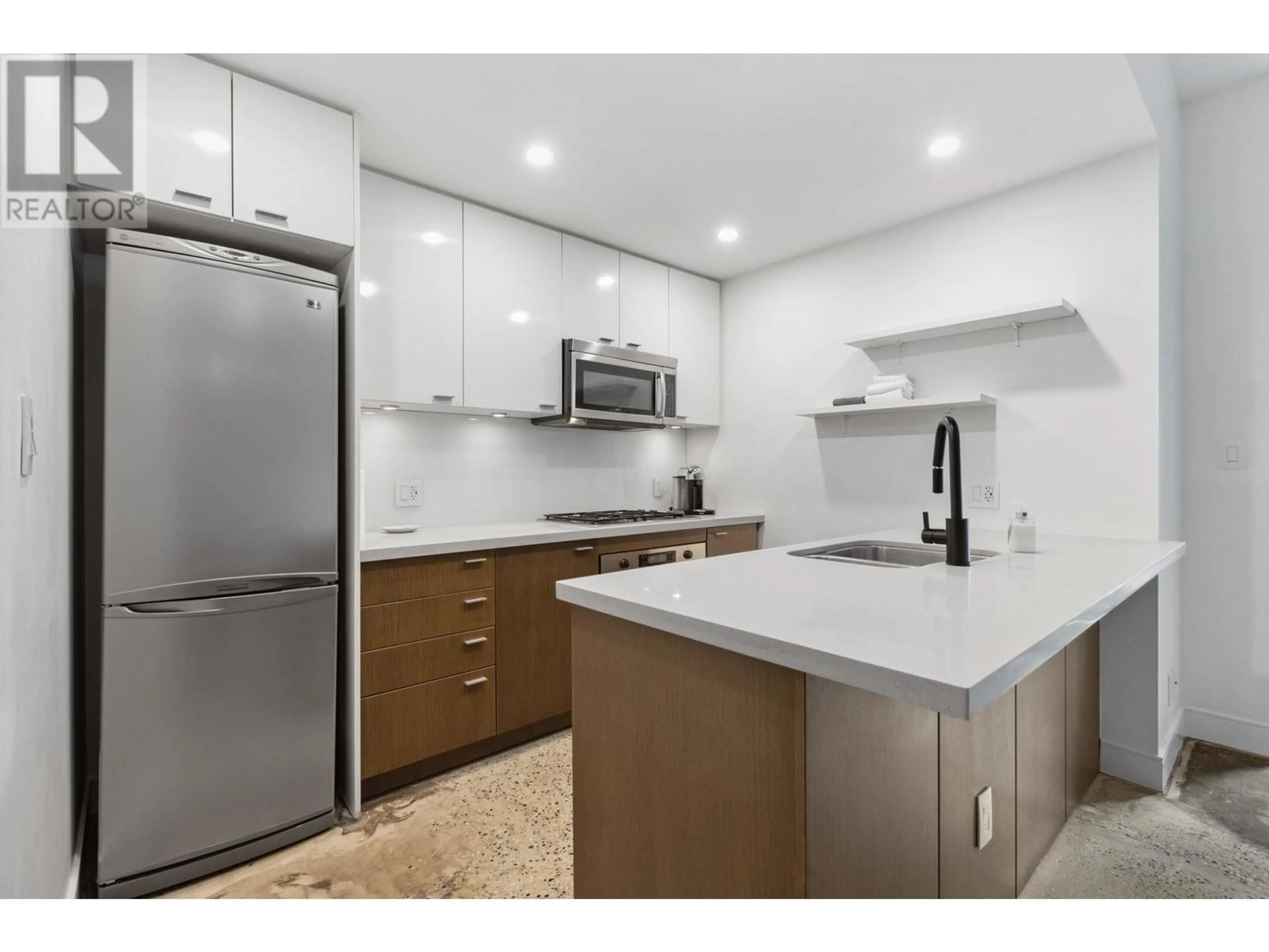 Standard kitchen for 307 531 BEATTY STREET, Vancouver British Columbia V6B0C5