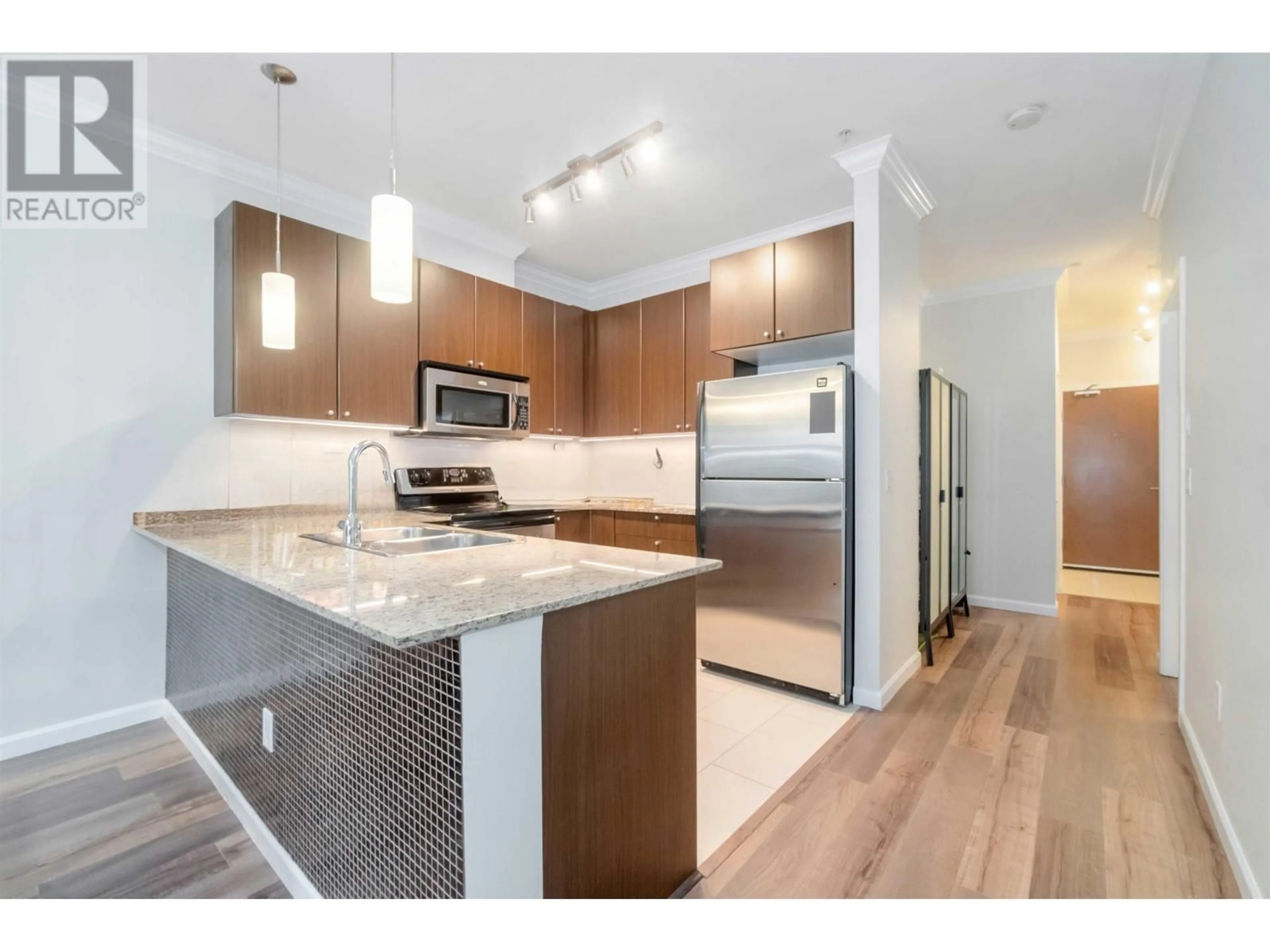 Open concept kitchen for 302 2484 WILSON AVENUE, Port Coquitlam British Columbia V3C0A5