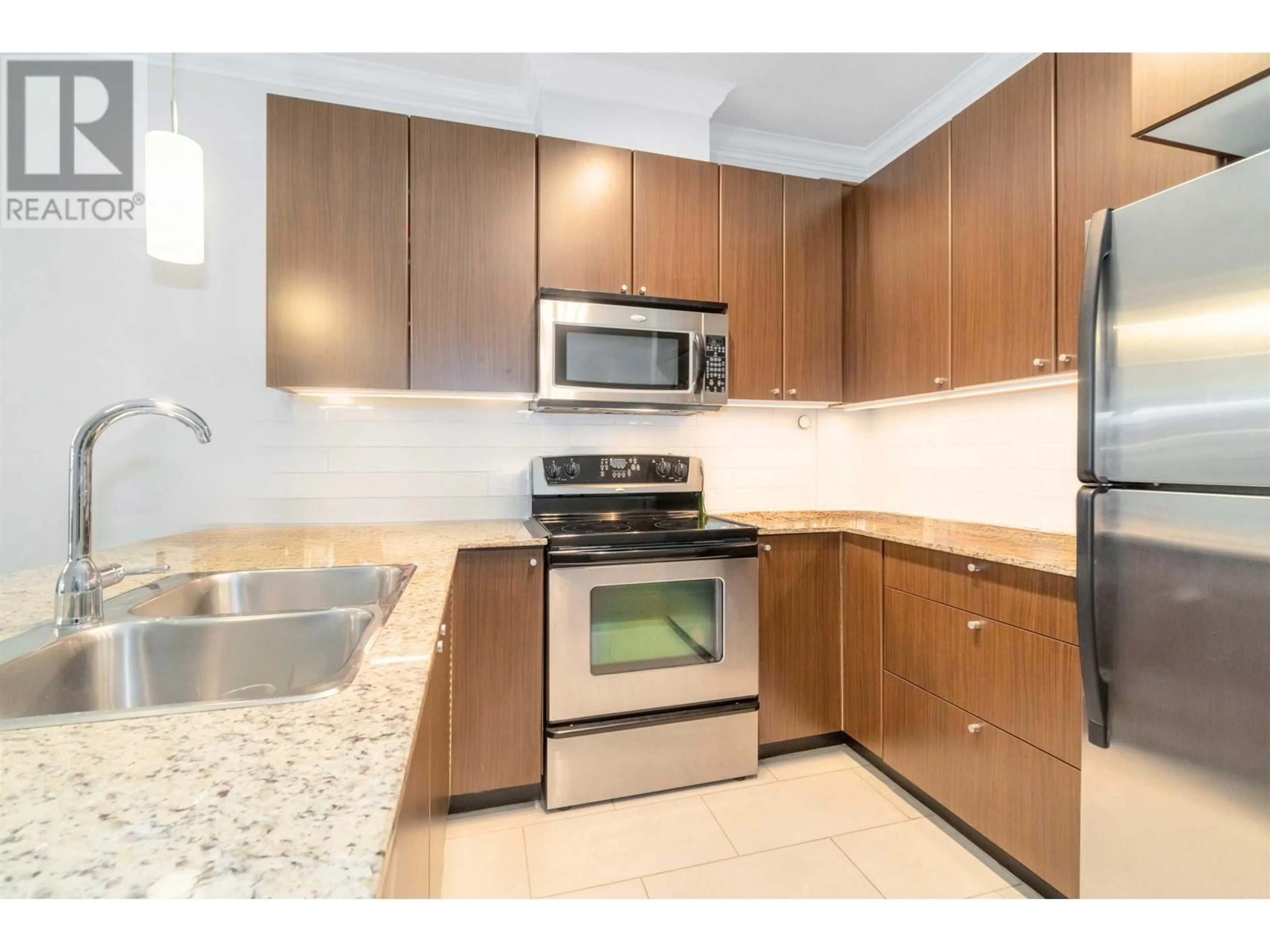 Standard kitchen for 302 2484 WILSON AVENUE, Port Coquitlam British Columbia V3C0A5