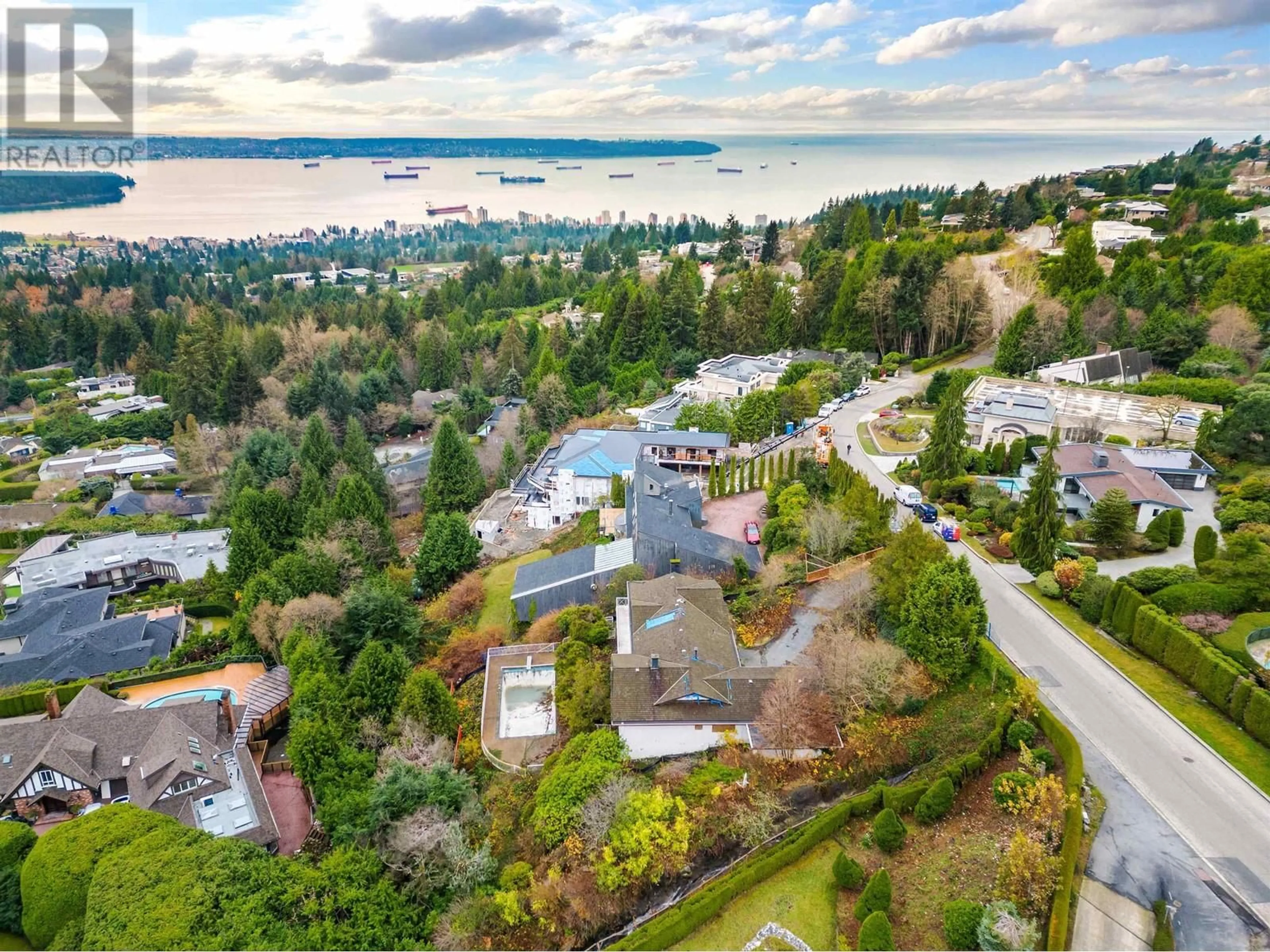 A pic from outside/outdoor area/front of a property/back of a property/a pic from drone, water/lake/river/ocean view for 1318 CRESTWELL ROAD, West Vancouver British Columbia V7S2P2