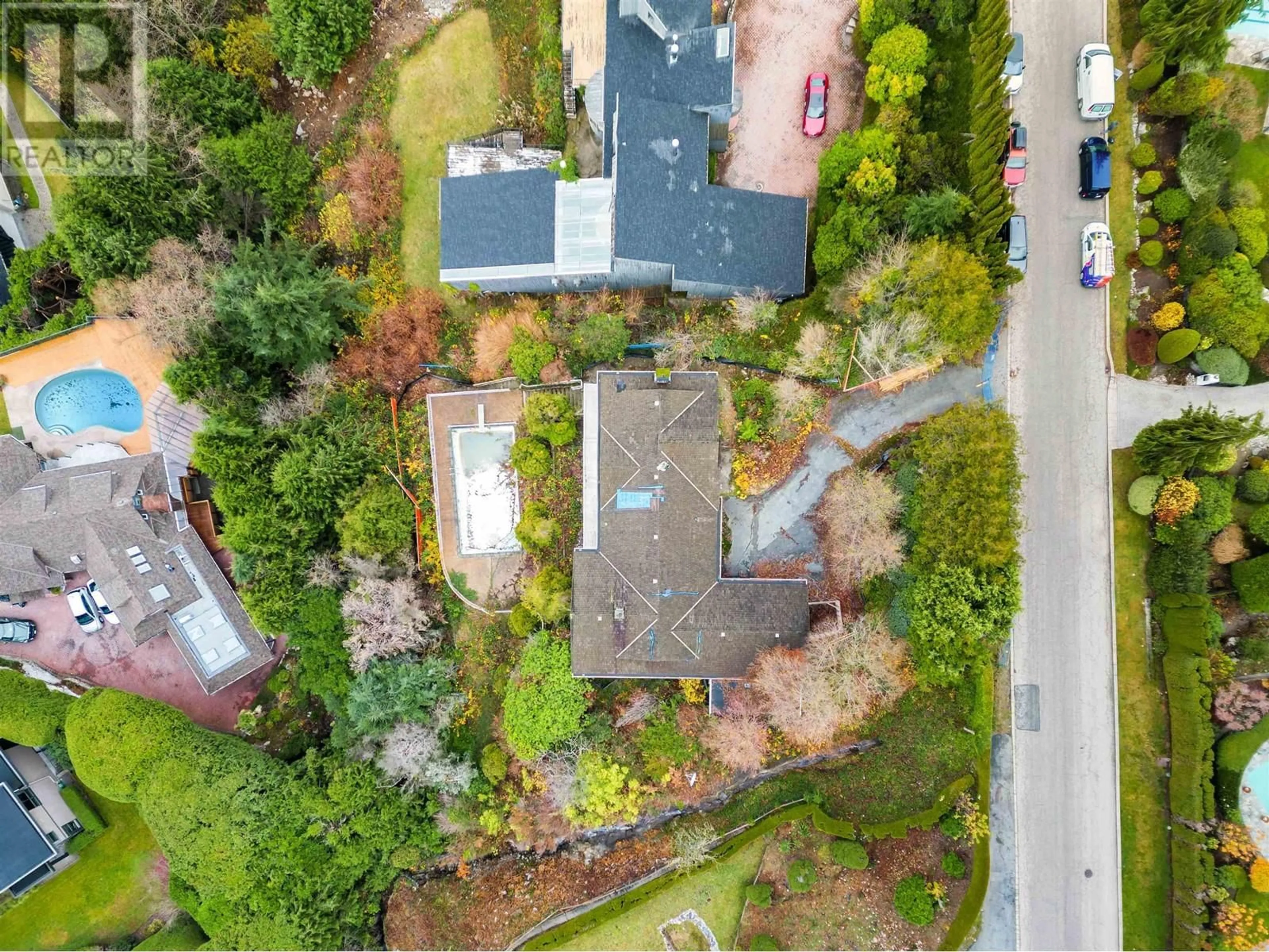 A pic from outside/outdoor area/front of a property/back of a property/a pic from drone, street for 1318 CRESTWELL ROAD, West Vancouver British Columbia V7S2P2