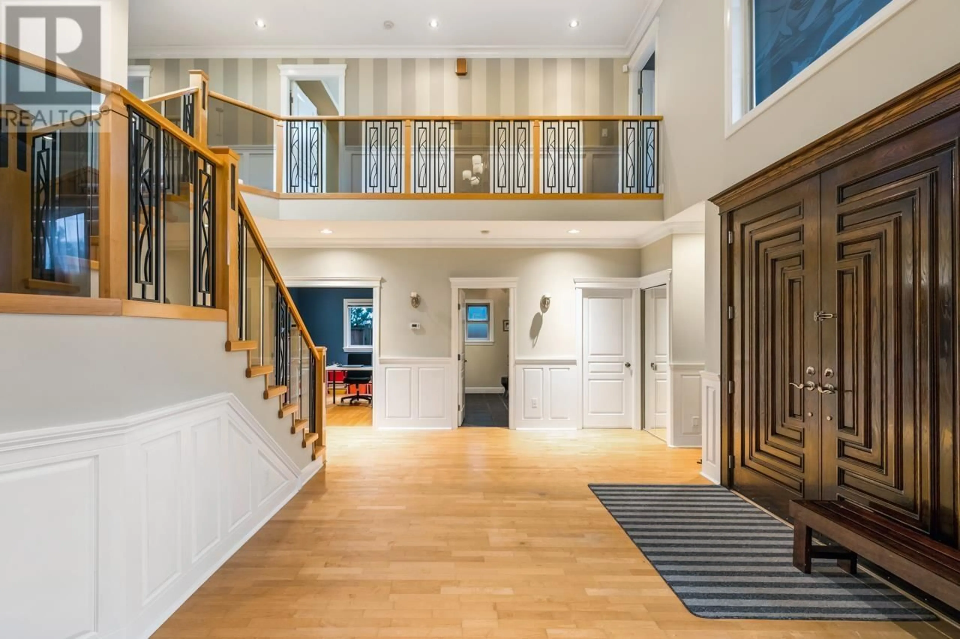 Indoor foyer, wood floors for 10511 NO.2 ROAD, Richmond British Columbia V7E2E5