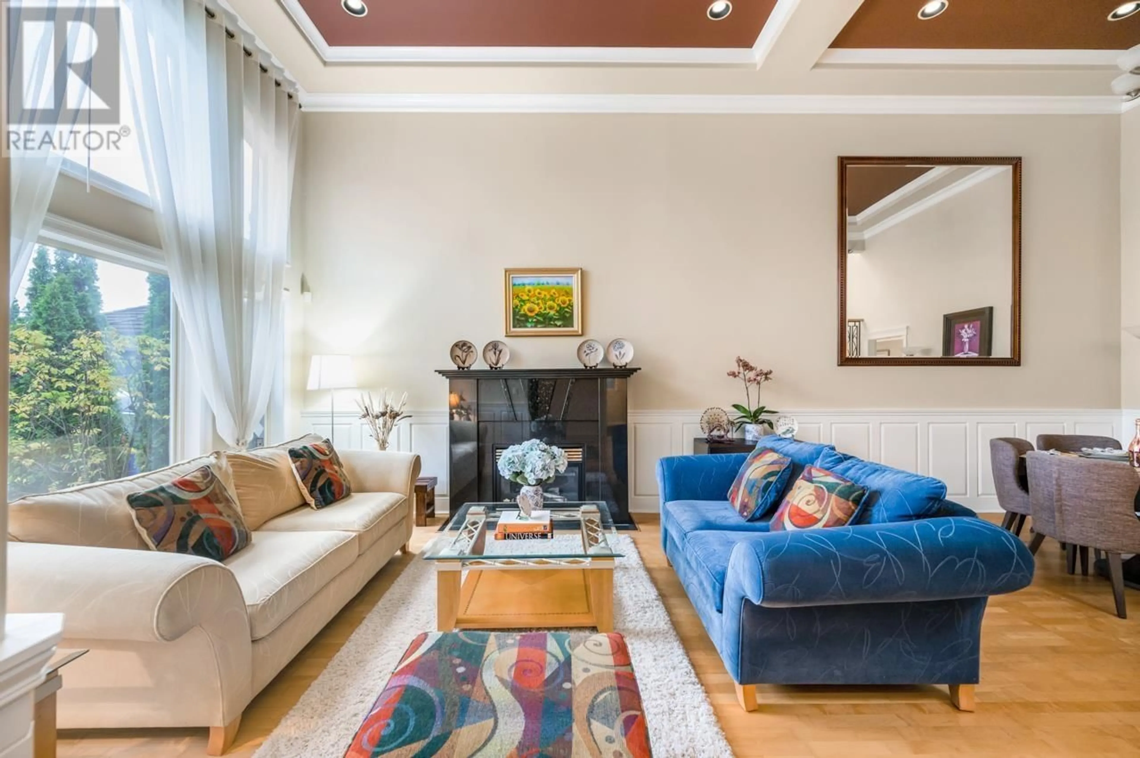 Living room, wood floors for 10511 NO.2 ROAD, Richmond British Columbia V7E2E5