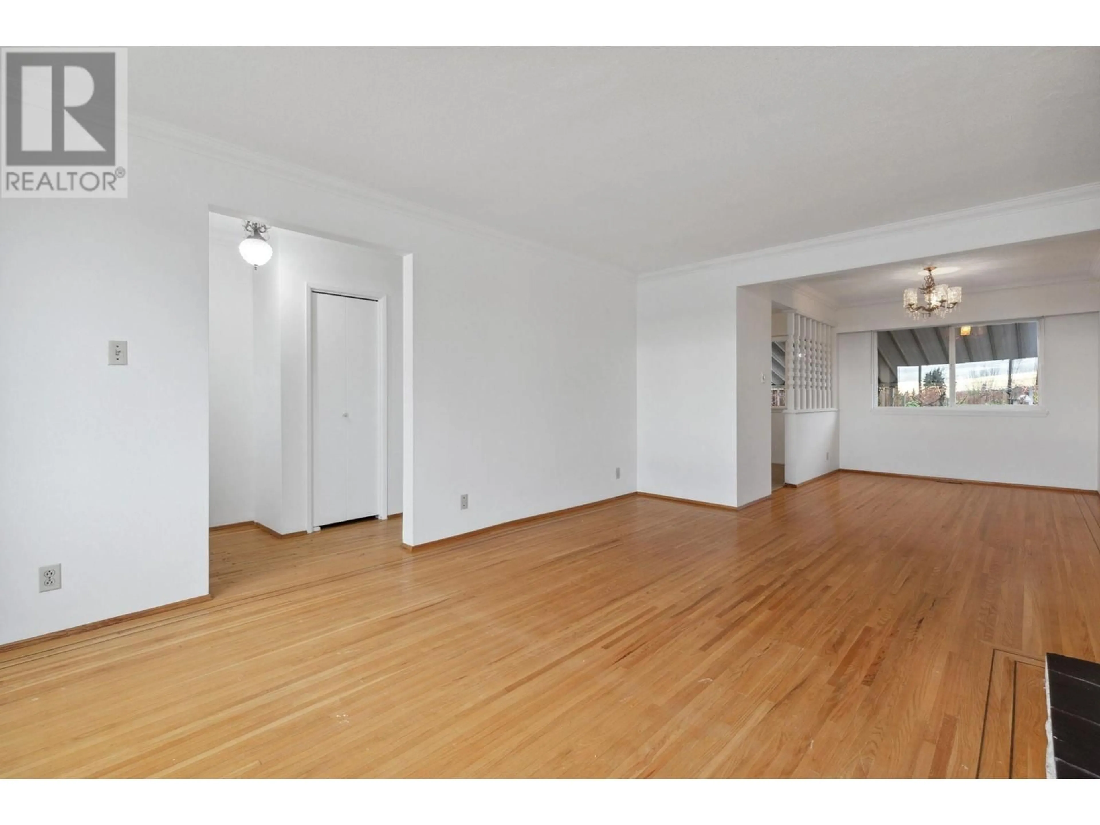 A pic of a room, wood floors for 2113 NINTH AVENUE, New Westminster British Columbia V3M3G8