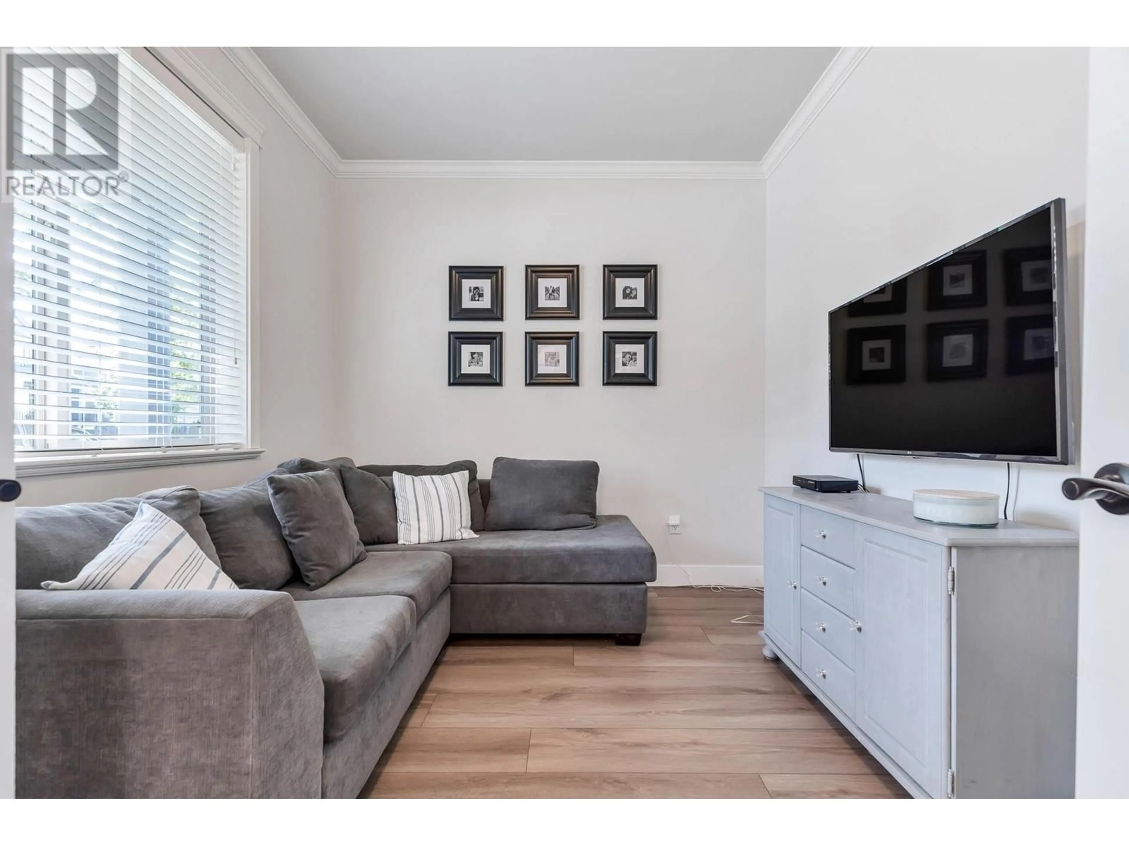 Living room, wood floors for 10571 ROBERTSON STREET, Maple Ridge British Columbia V2W0G2