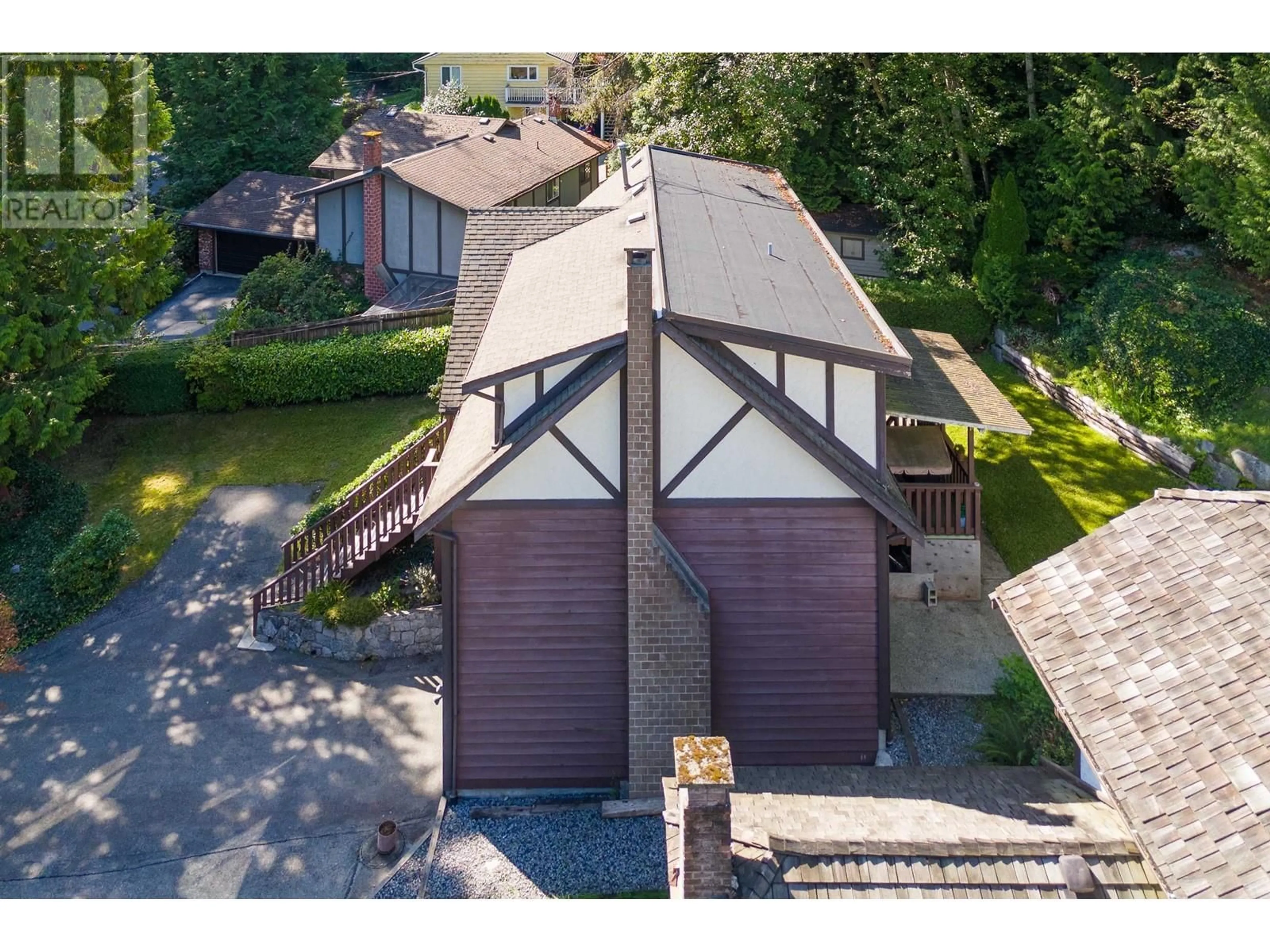 Frontside or backside of a home, cottage for 864 WELLINGTON DRIVE, North Vancouver British Columbia V7K1K7