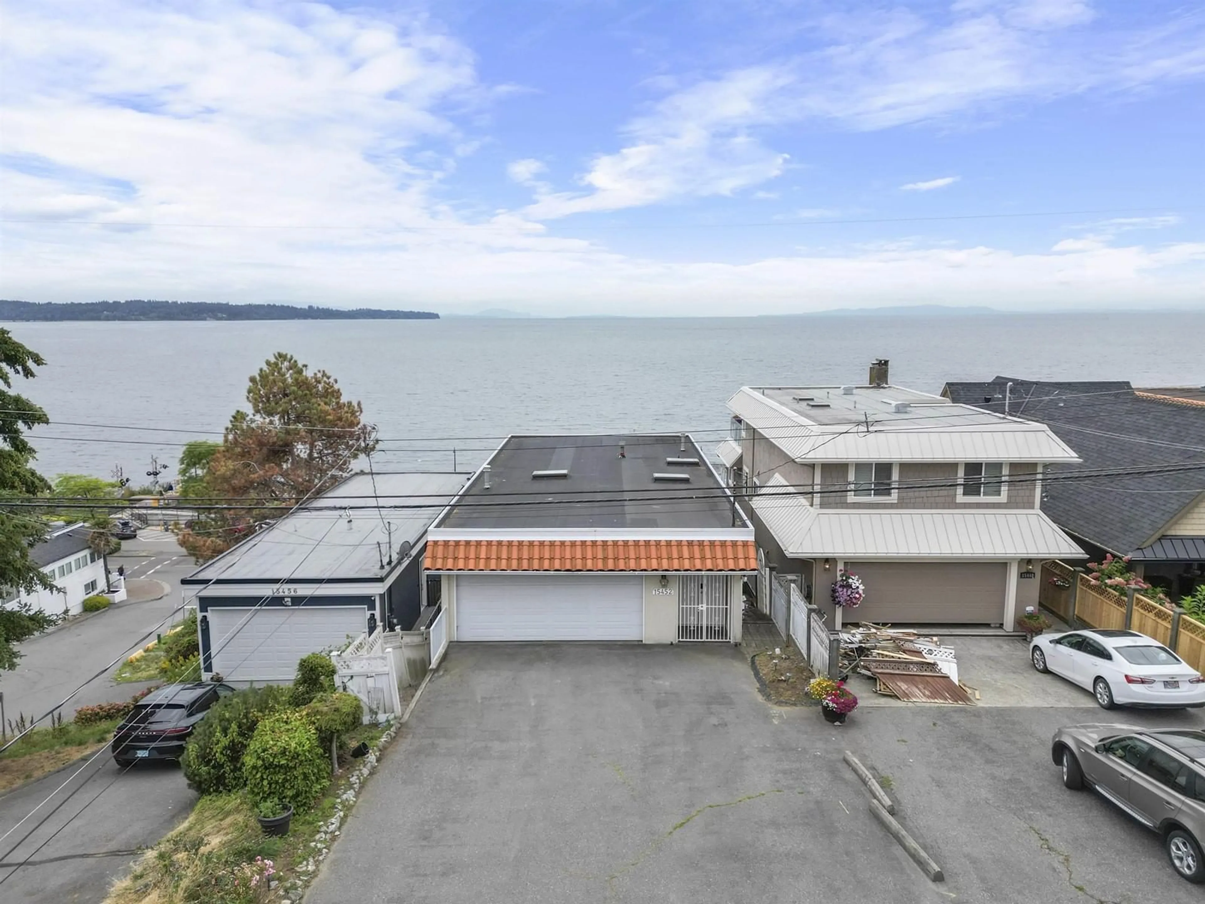 A pic from exterior of the house or condo, the front or back of building for 15452 VICTORIA AVENUE, White Rock British Columbia V4B1H3