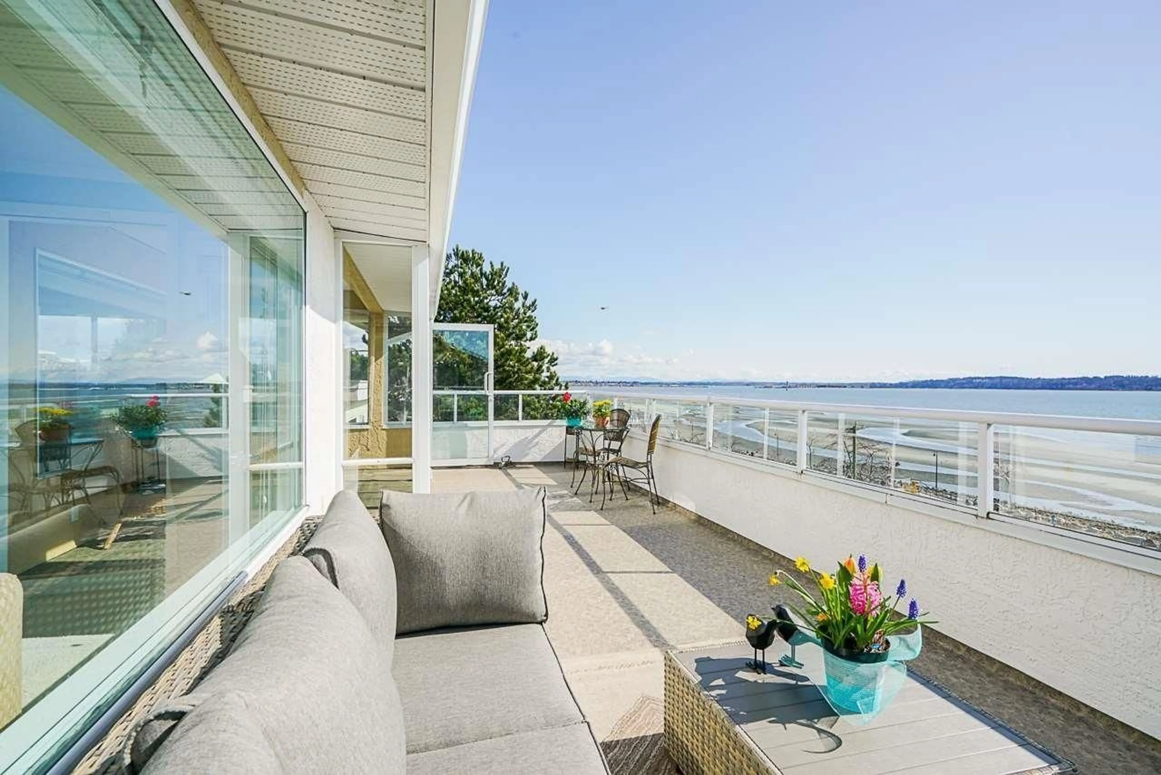 Patio, cottage for 15452 VICTORIA AVENUE, White Rock British Columbia V4B1H3