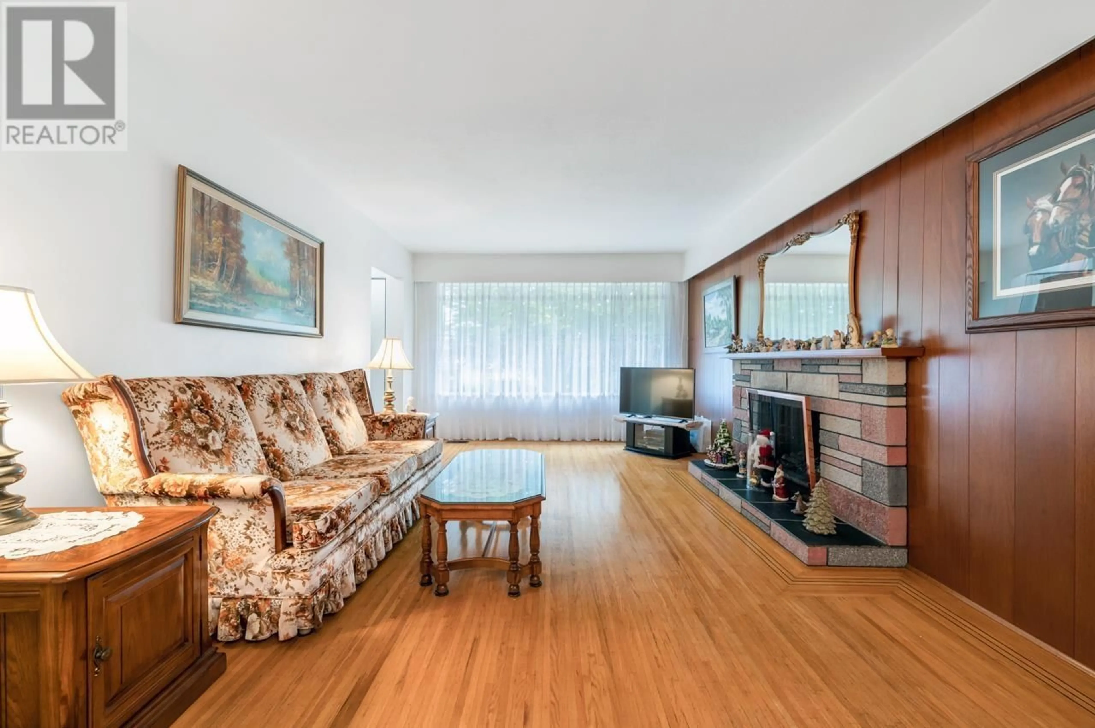 Living room, wood floors for 6349 DUMFRIES STREET, Vancouver British Columbia V5P3B5