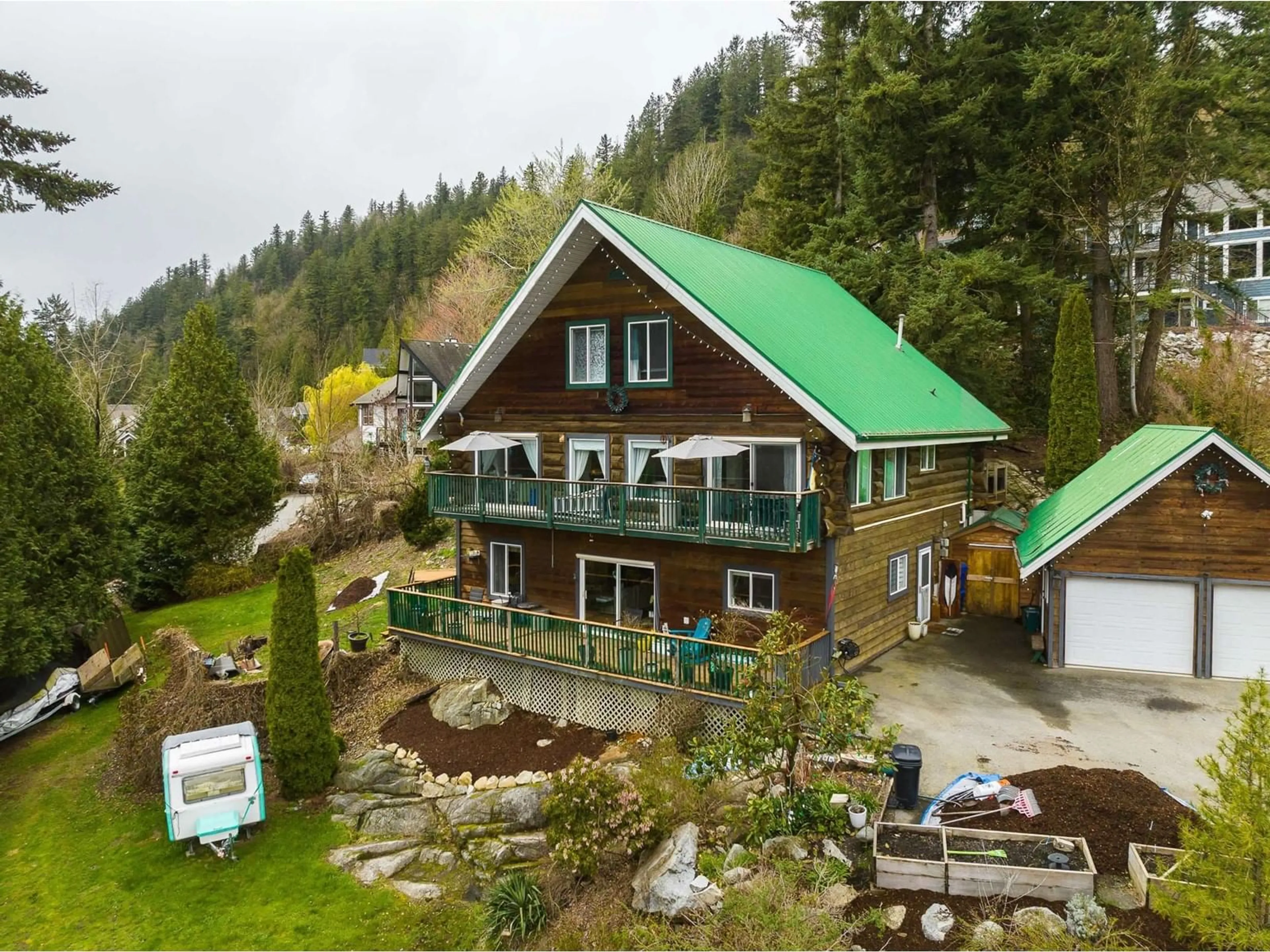 A pic from outside/outdoor area/front of a property/back of a property/a pic from drone, mountain view for 8219 MANSON, Mission British Columbia V2V6P9