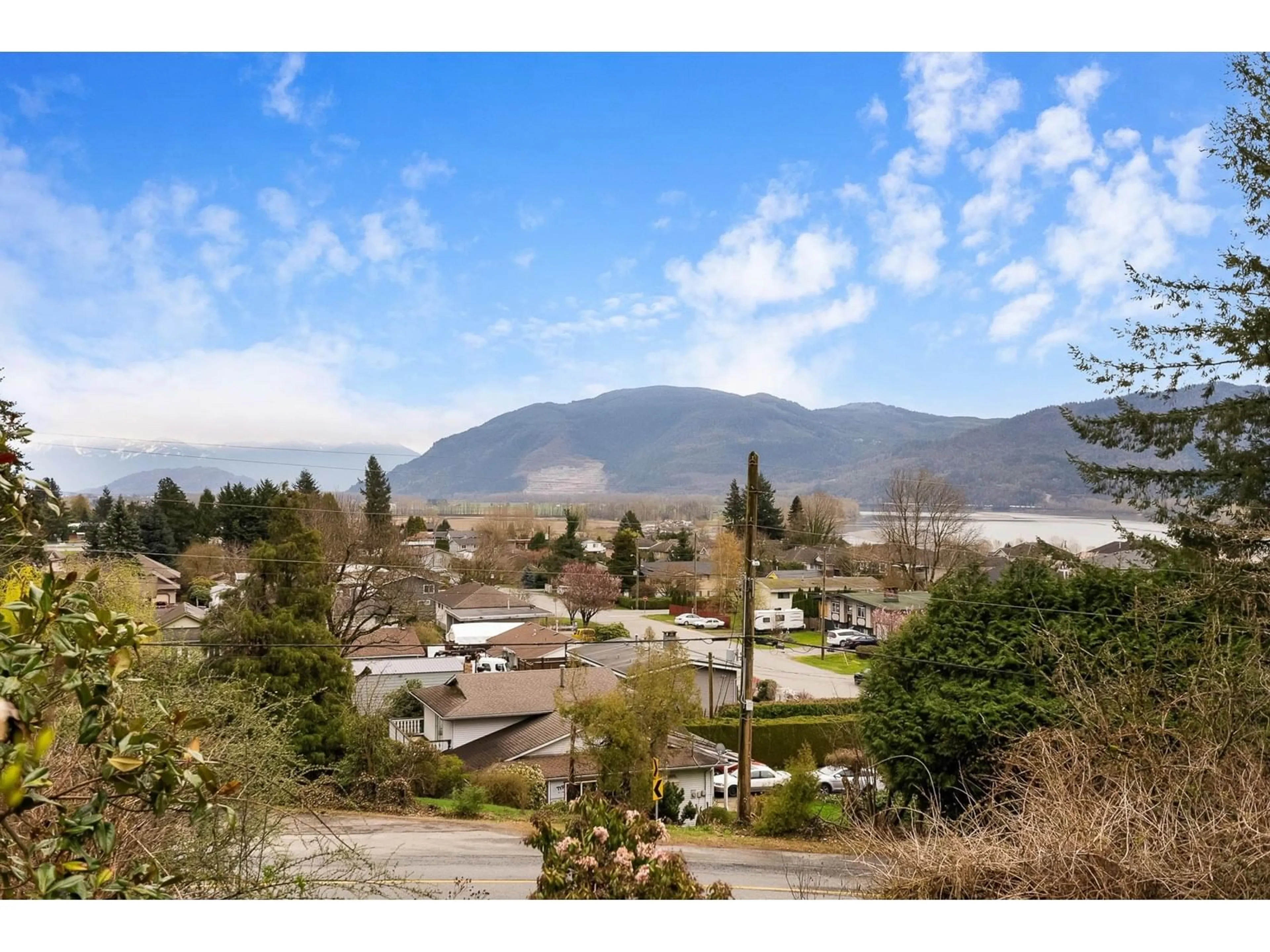 A pic from outside/outdoor area/front of a property/back of a property/a pic from drone, mountain view for 8219 MANSON, Mission British Columbia V2V6P9