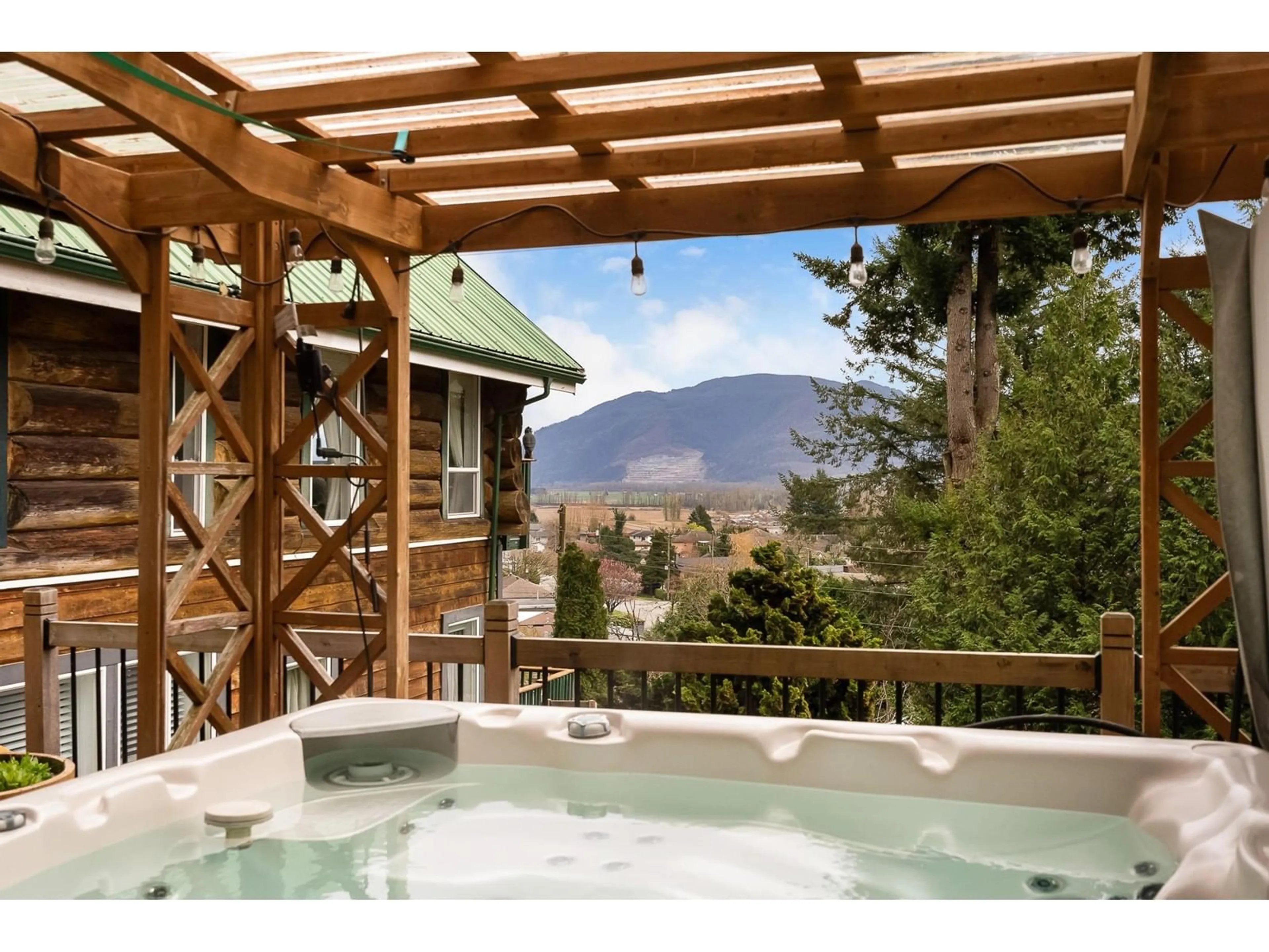 Patio, mountain view for 8219 MANSON, Mission British Columbia V2V6P9