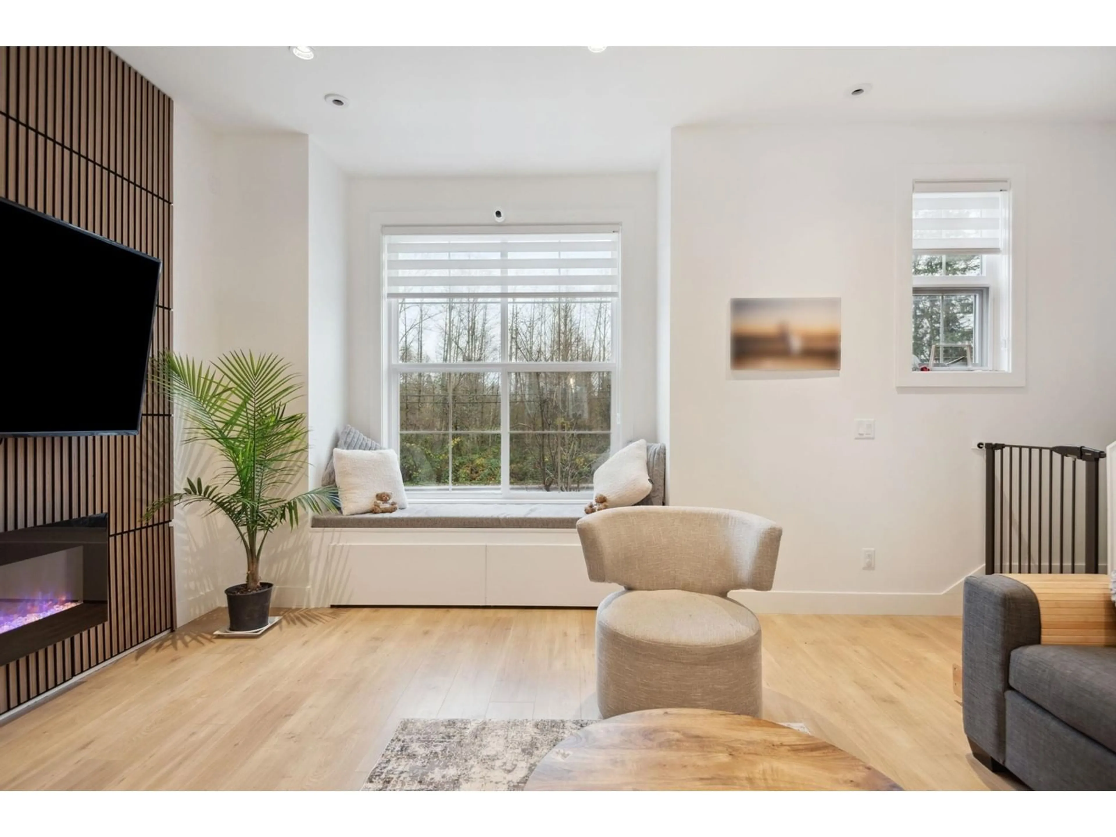 Indoor entryway, wood floors for 1 20321 80 AVENUE, Langley British Columbia V2Y3S3