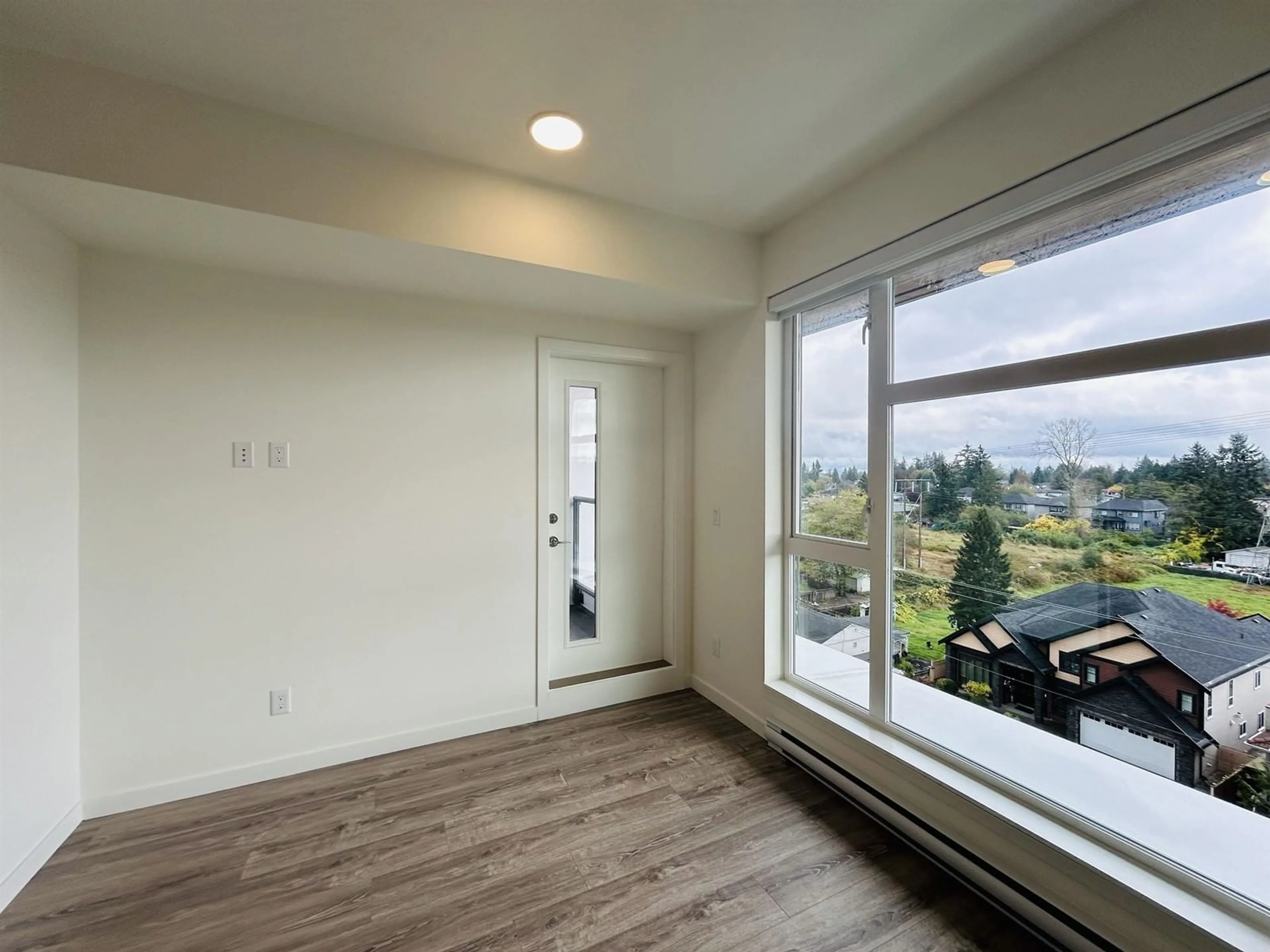 A pic of a room, wood floors for E610 10829 140 STREET, Surrey British Columbia V3R0H4