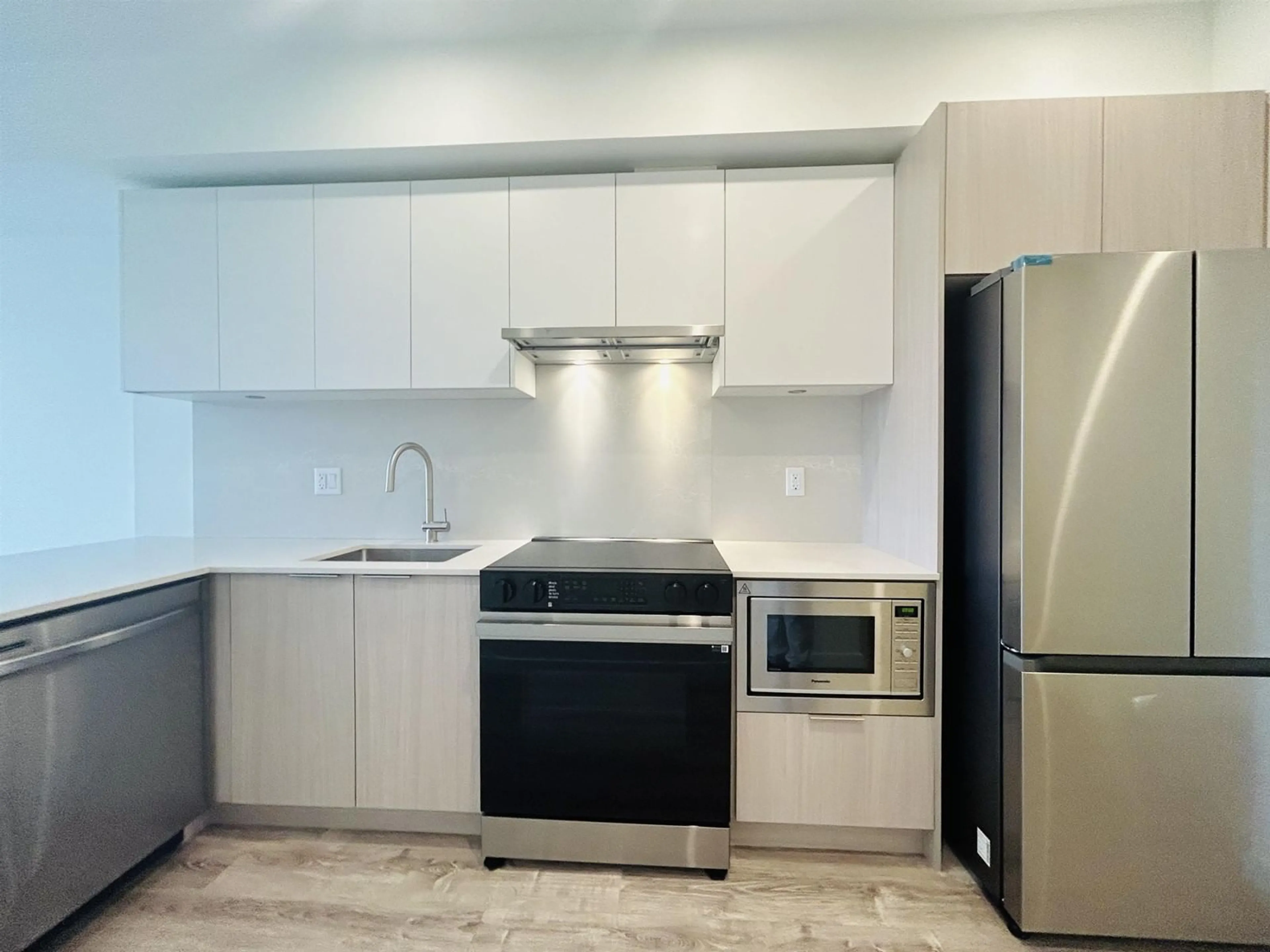 Standard kitchen for E610 10829 140 STREET, Surrey British Columbia V3R0H4