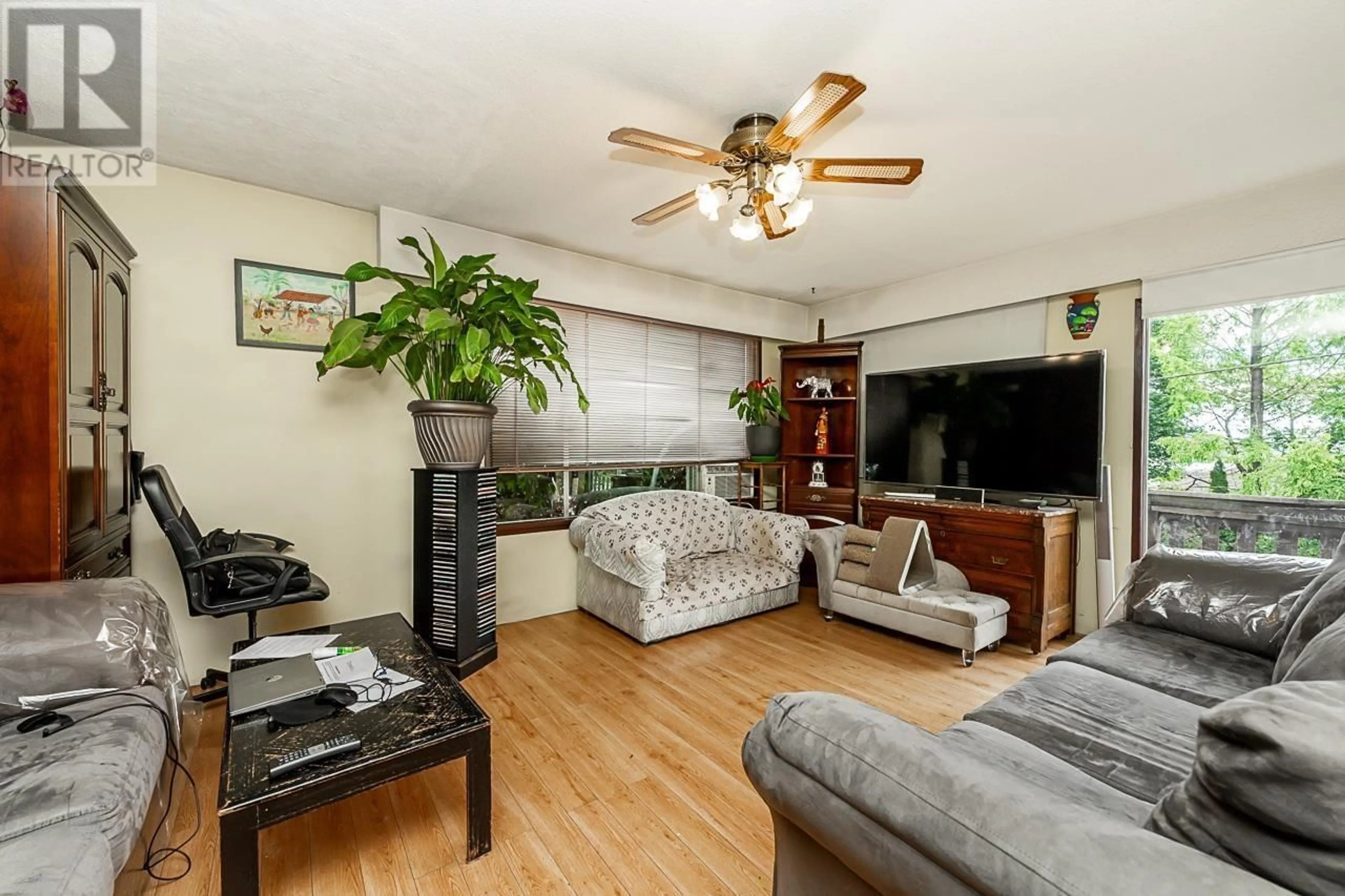 Living room, wood floors for 1031 STEWART AVENUE, Coquitlam British Columbia V3K2N7