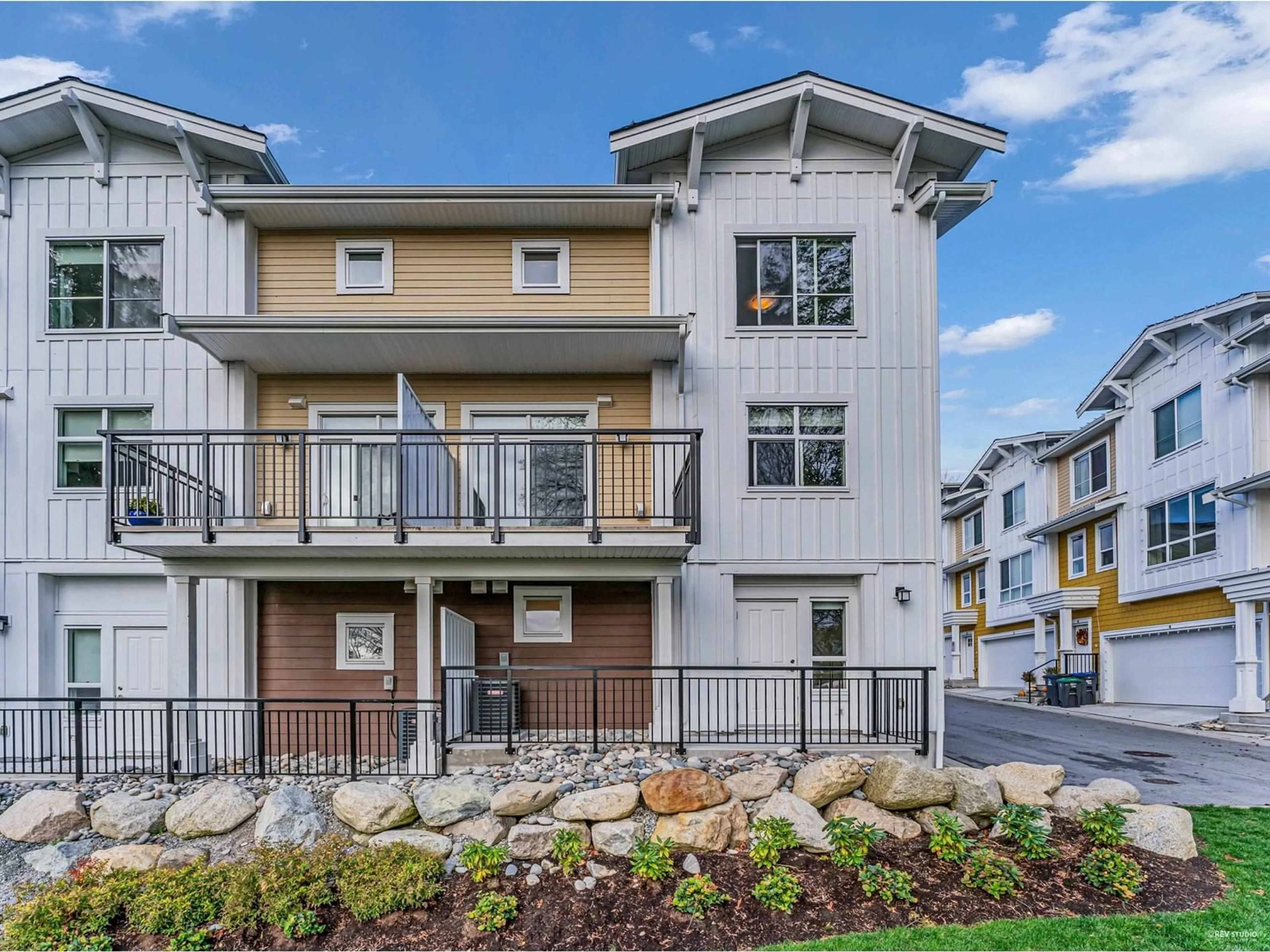 Home with vinyl exterior material, street for 6 - 16560 17A, Surrey British Columbia V3Z1J3