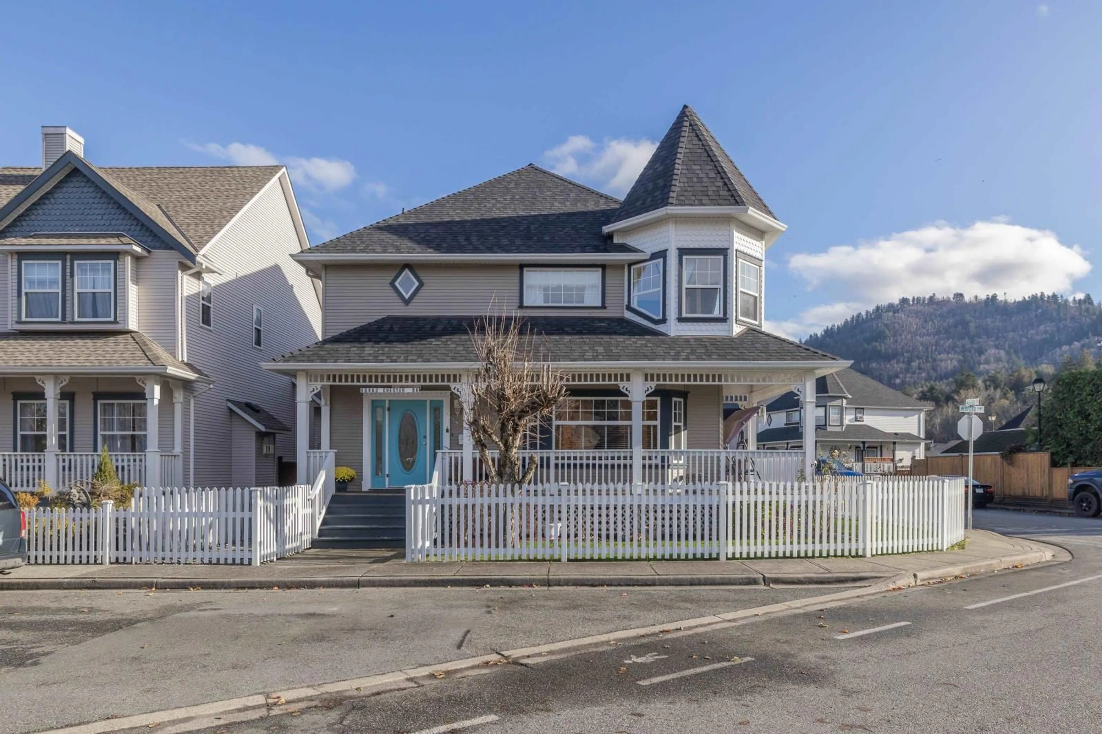 Frontside or backside of a home, the street view for 46402 CHESTER DRIVE, Chilliwack British Columbia V2R5N4