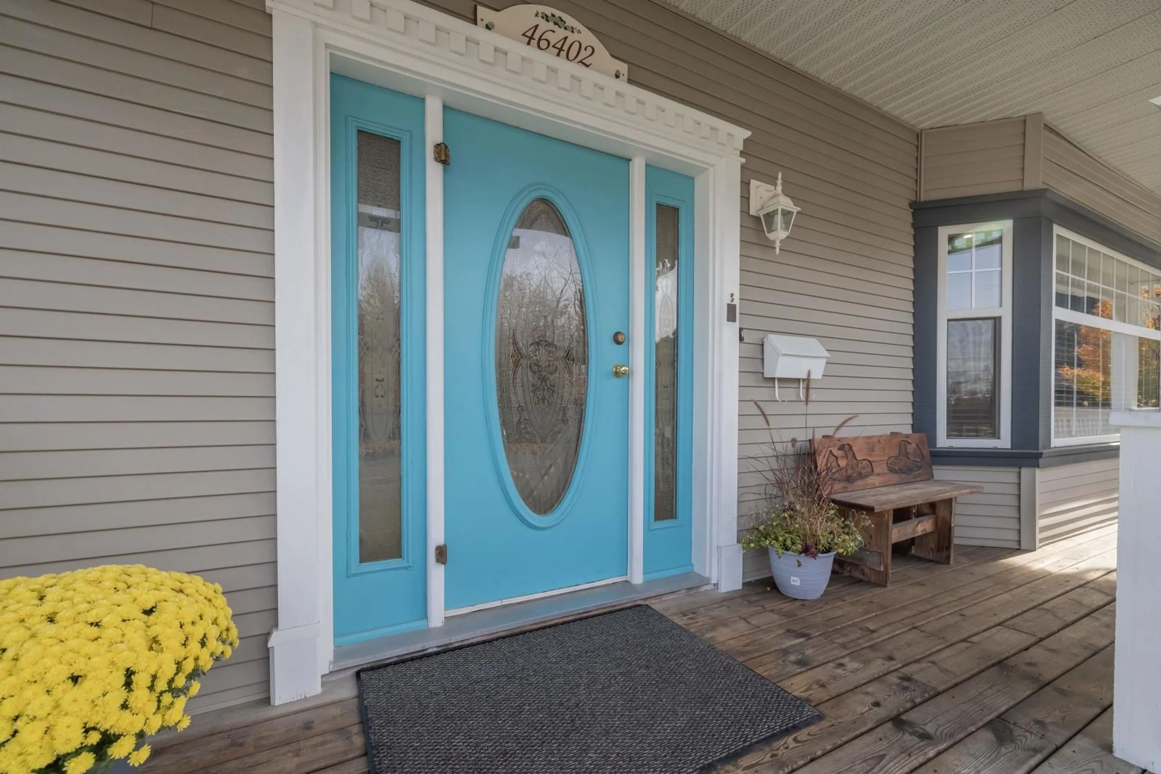 Indoor entryway, wood floors for 46402 CHESTER DRIVE, Chilliwack British Columbia V2R5N4