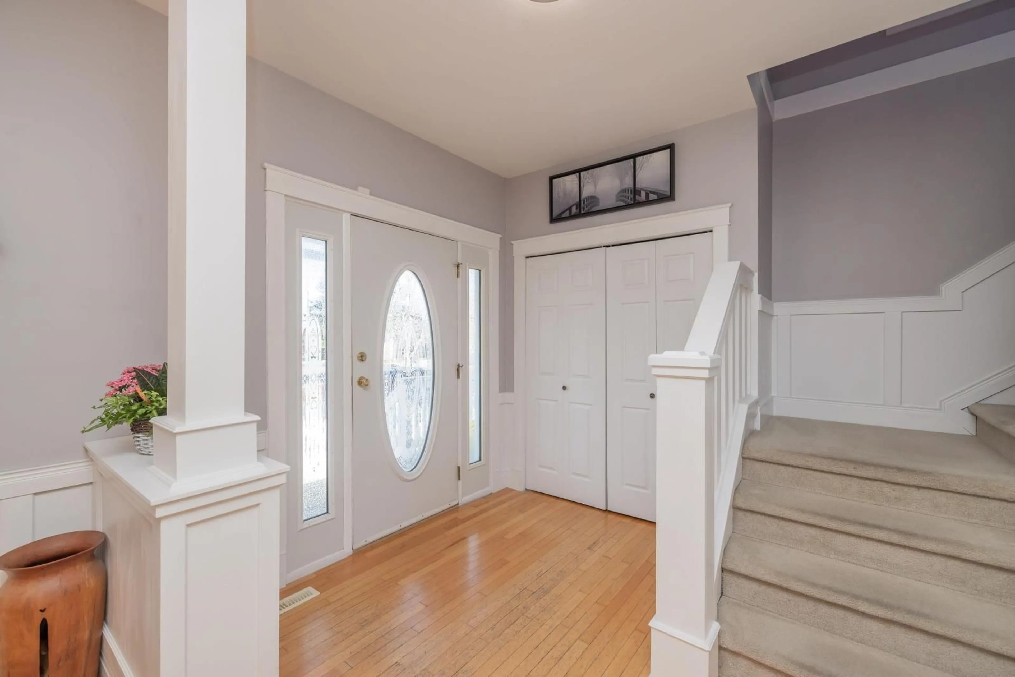 Indoor entryway, wood floors for 46402 CHESTER DRIVE, Chilliwack British Columbia V2R5N4