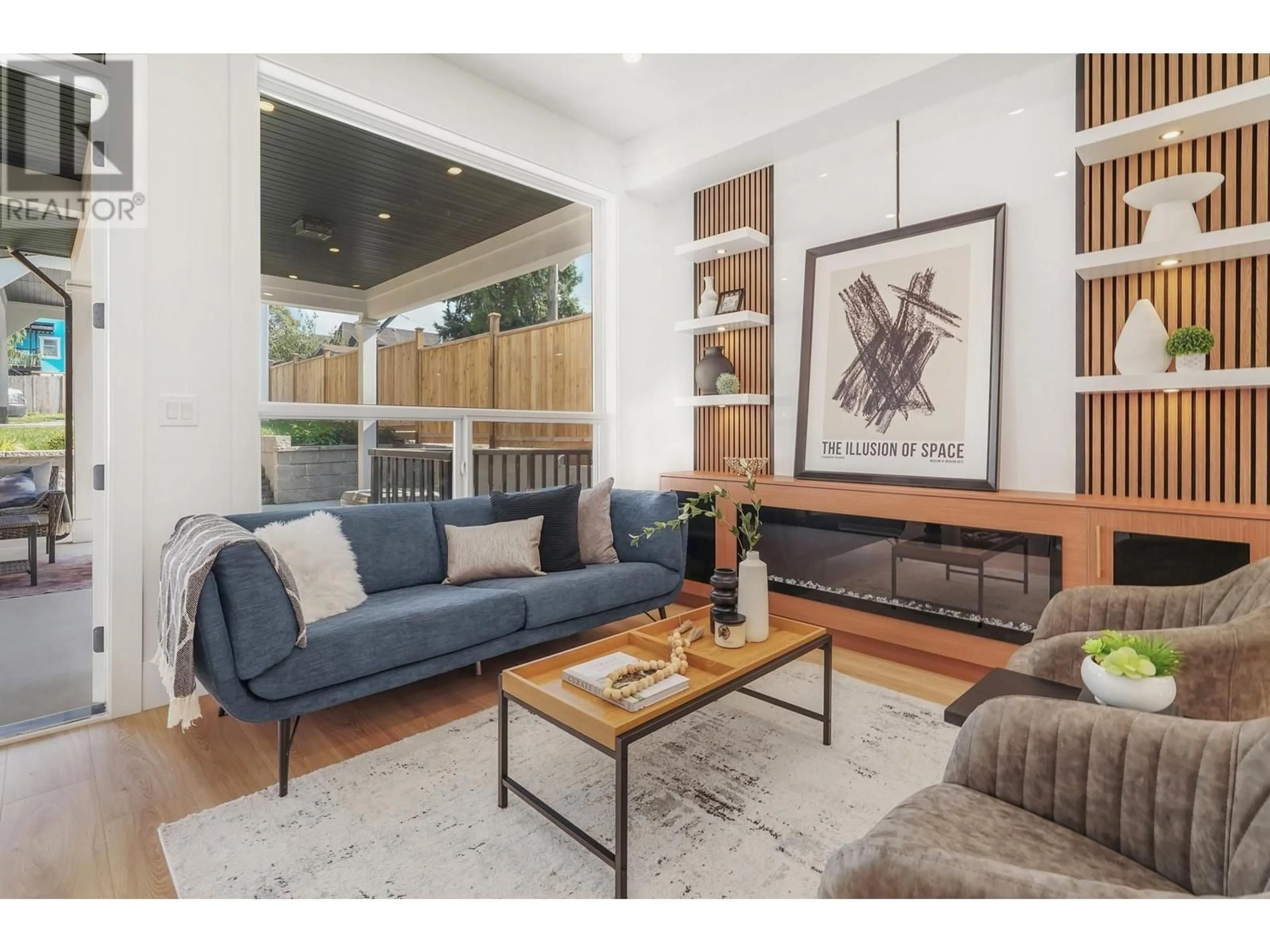 Living room with furniture, wood/laminate floor for 2 122 EIGHTH AVENUE, New Westminster British Columbia V3L1X8