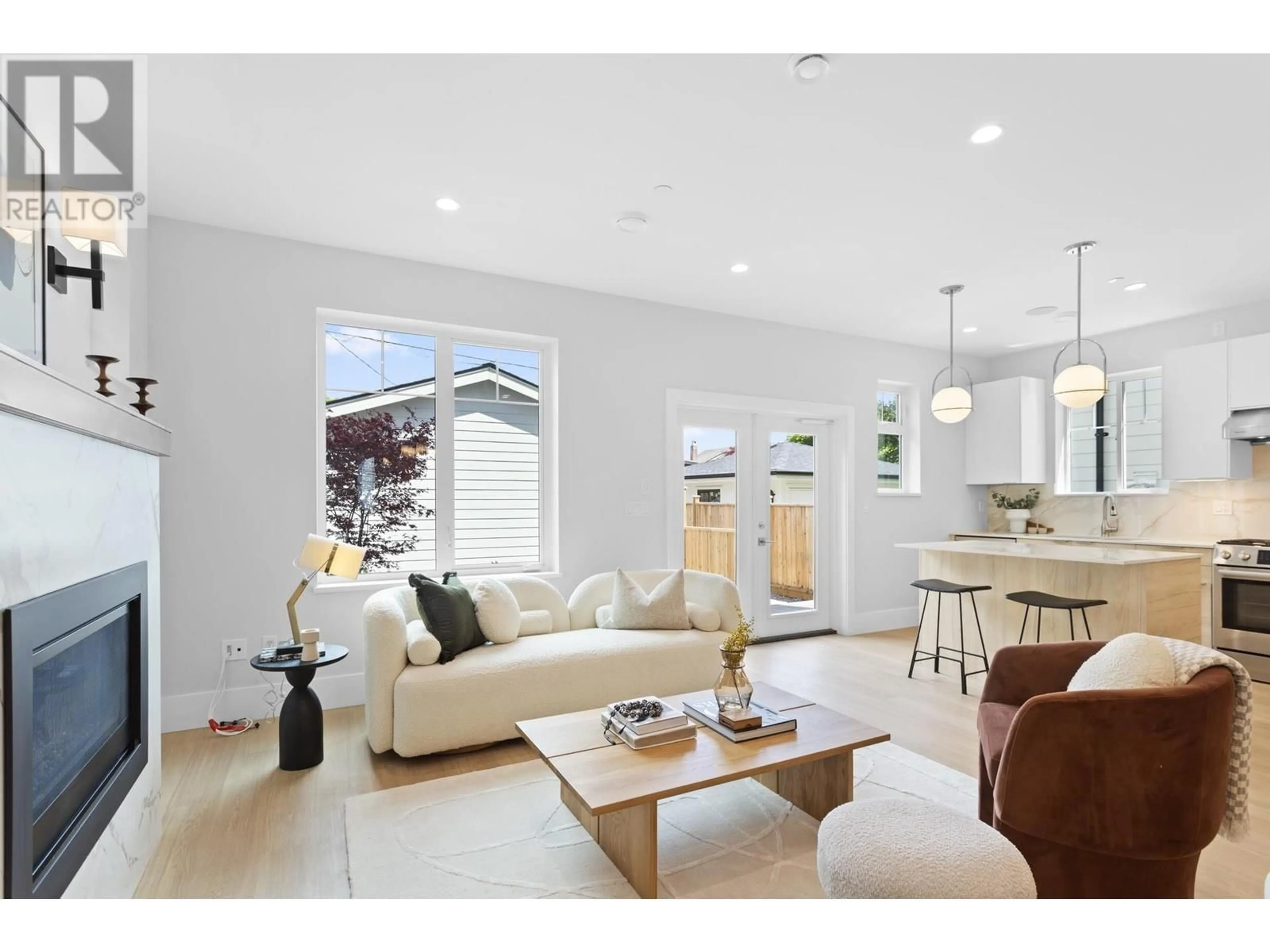 Living room, wood floors for 2 4423 W 16TH AVENUE, Vancouver British Columbia V6R3E7