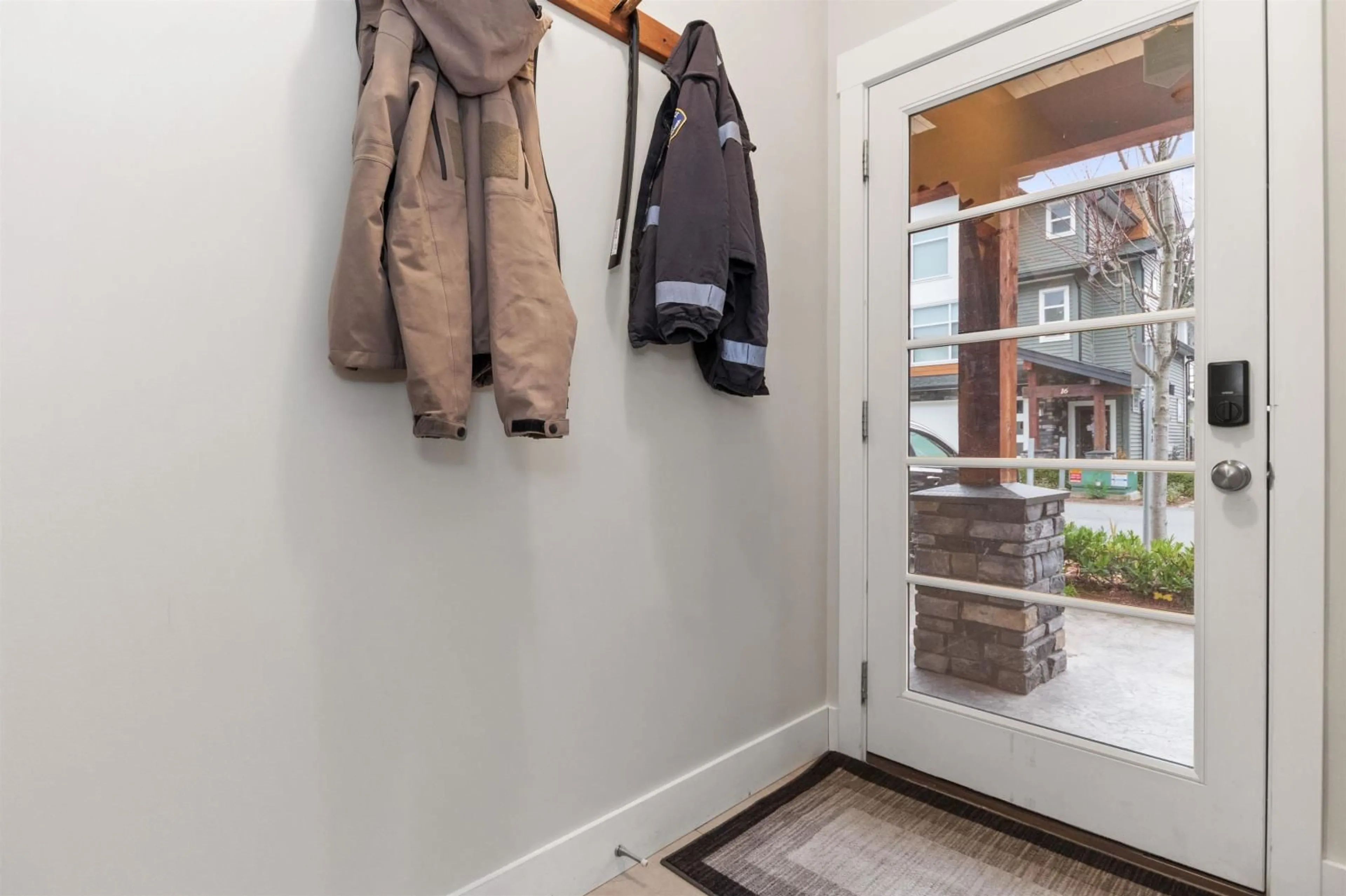 Indoor entryway, wood floors for 34 46570 MACKEN AVENUE, Chilliwack British Columbia V2P0G2