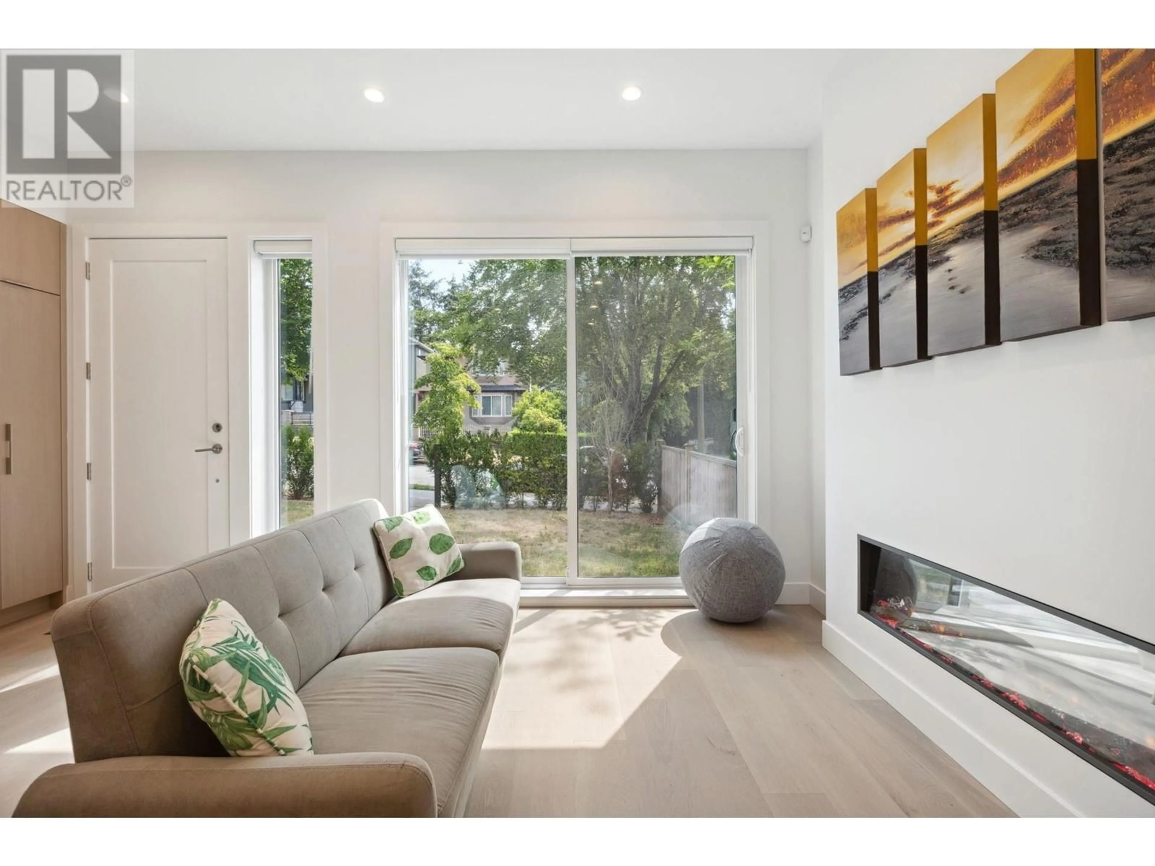 Living room, wood floors for 7855 ONTARIO STREET, Vancouver British Columbia V5X3C8