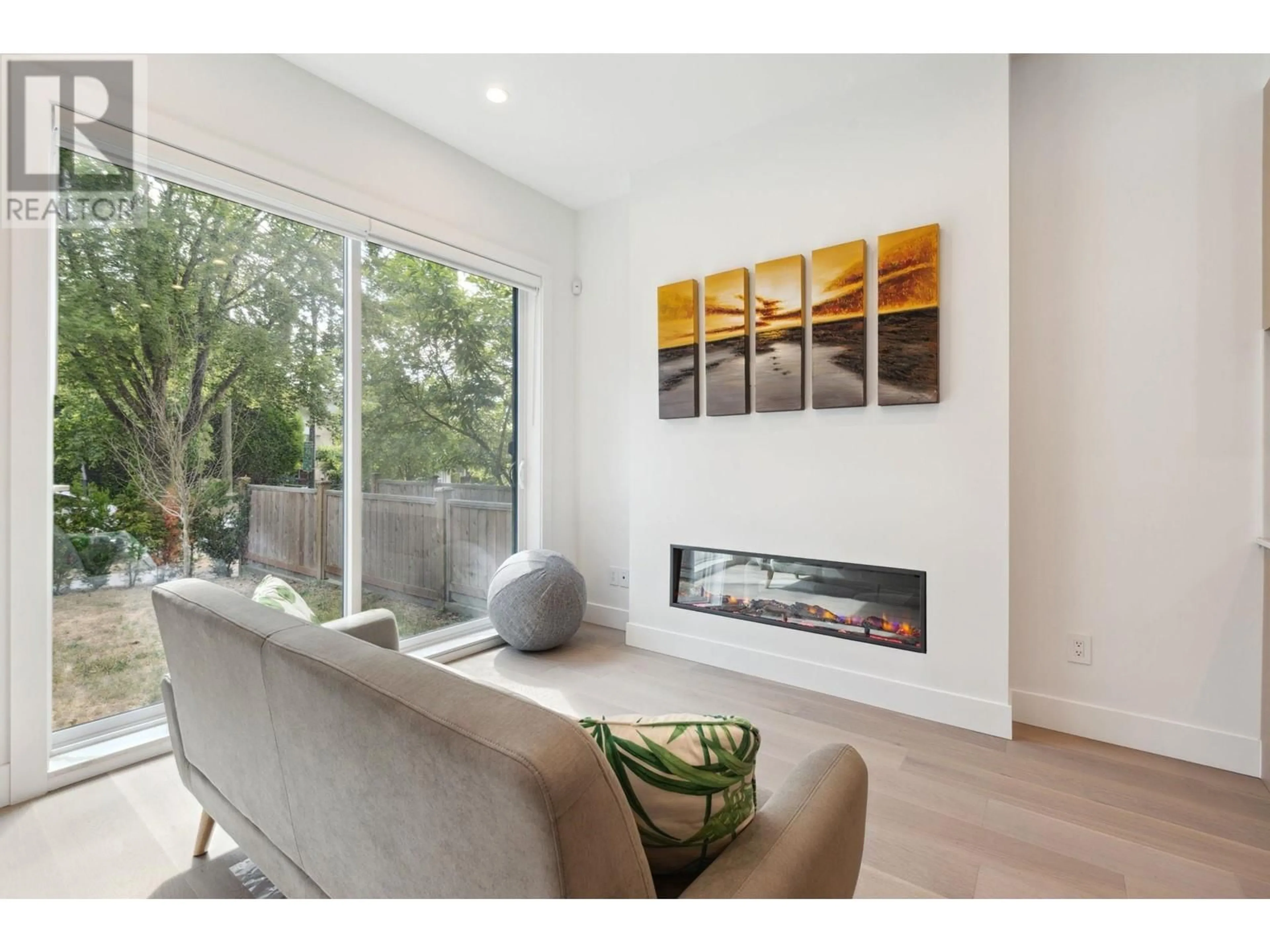 Living room, wood floors for 7855 ONTARIO STREET, Vancouver British Columbia V5X3C8