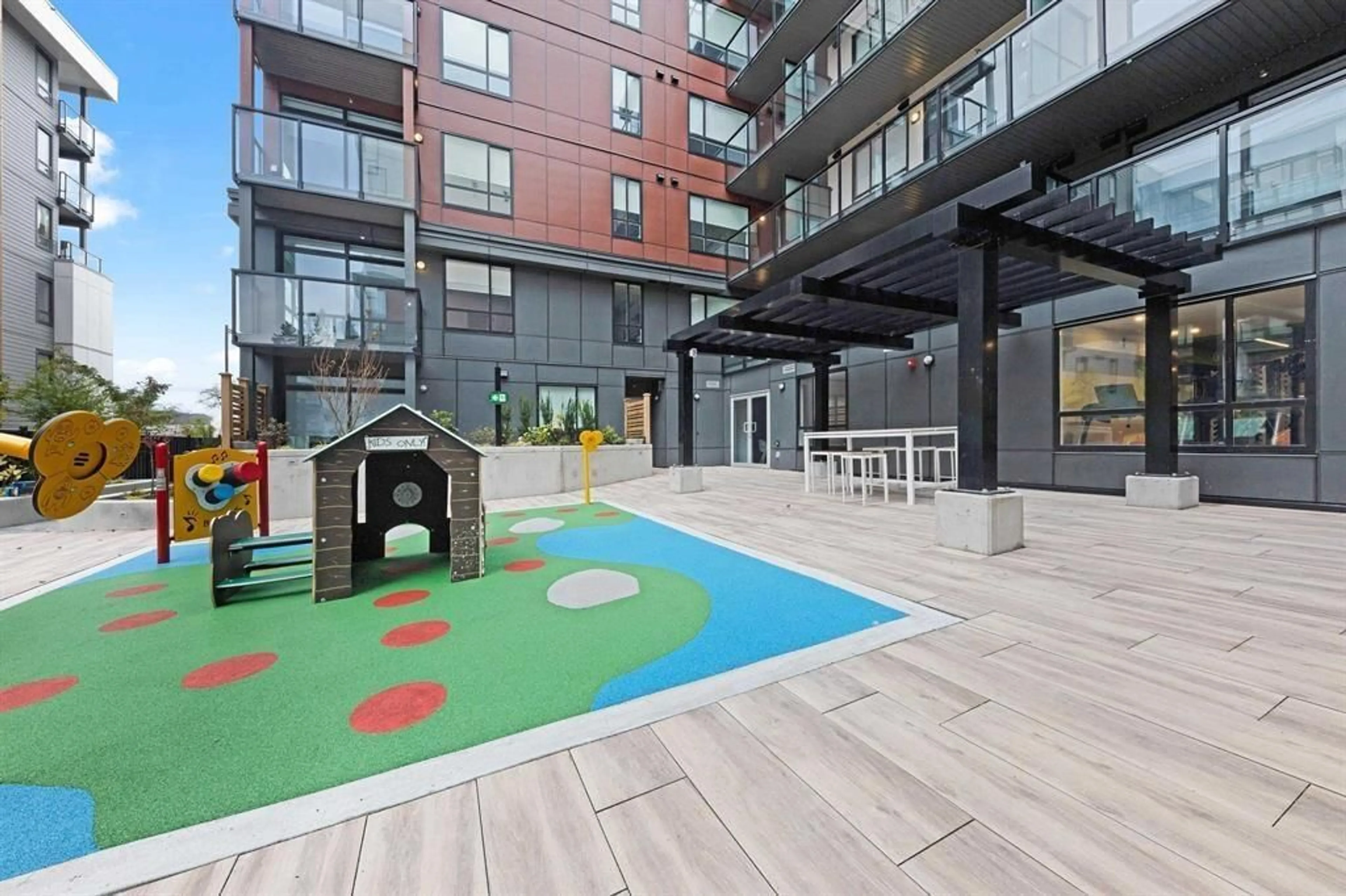 Patio, unknown for W212 - 13838 108, Surrey British Columbia V3T2K8