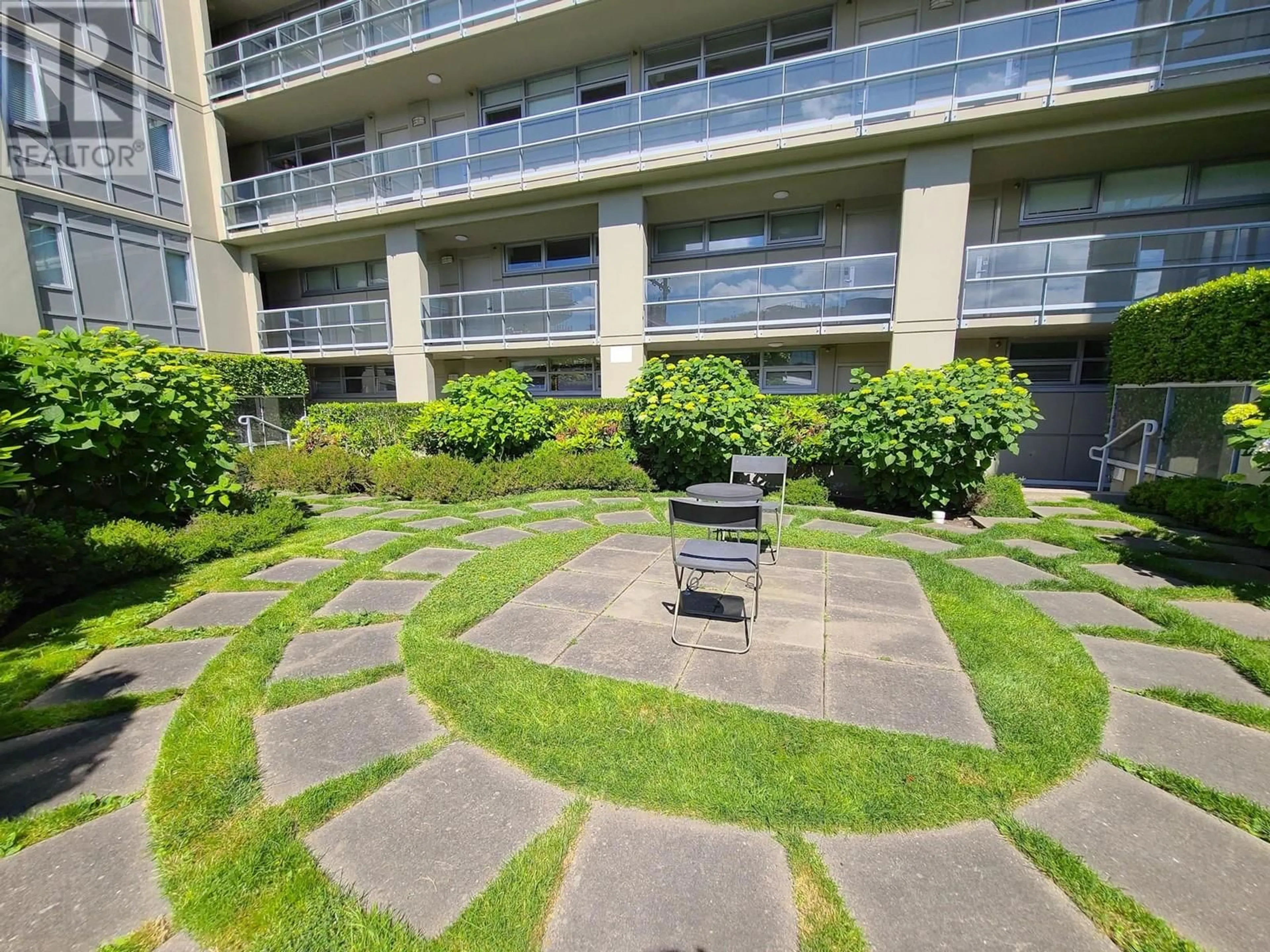 Patio, the street view for 206 2055 YUKON STREET, Vancouver British Columbia V5Y4B7