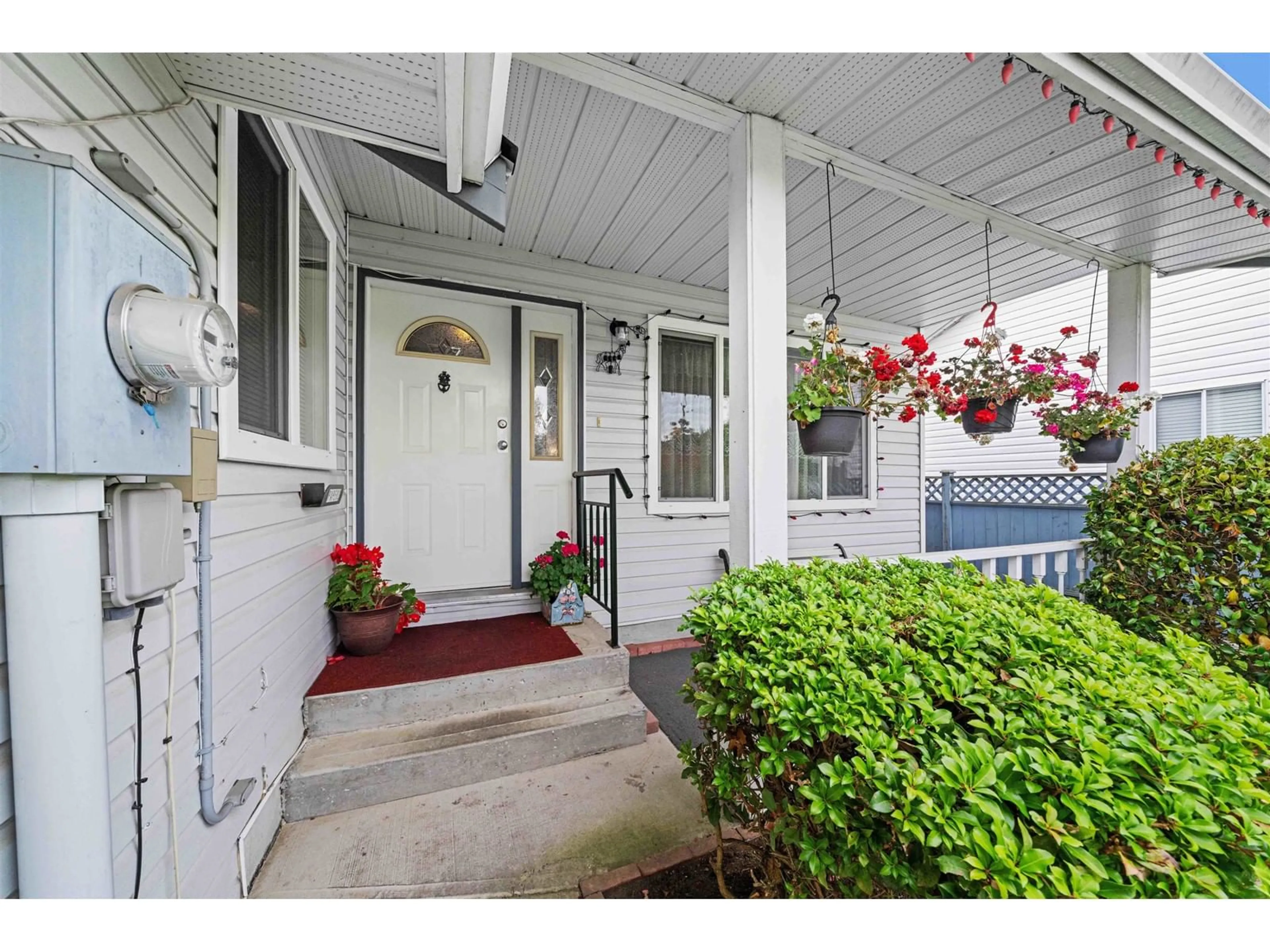 Indoor entryway for 8987 157 STREET, Surrey British Columbia V4N2Y5