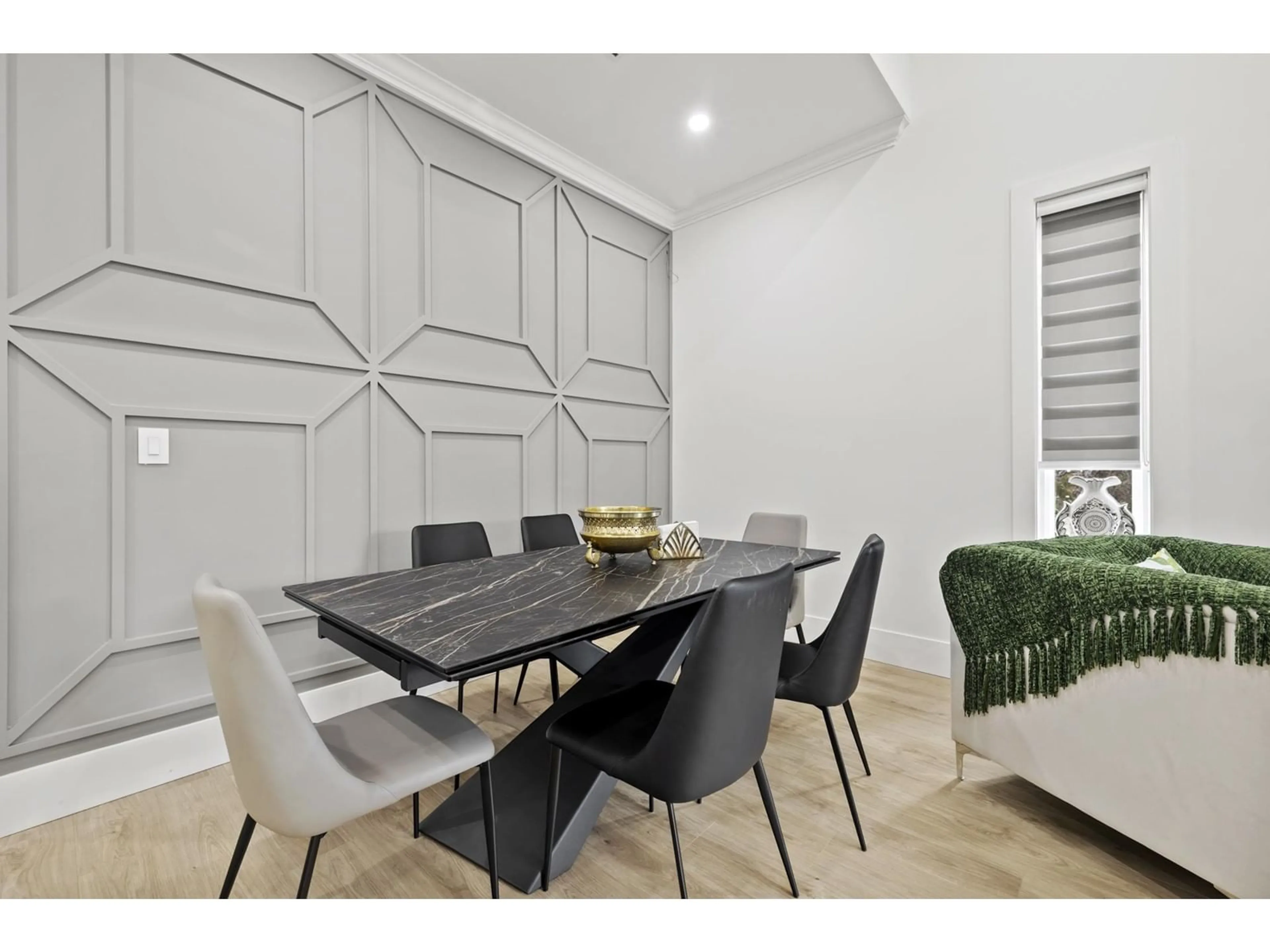 Dining room, wood floors for 33682 BUSBY ROAD, Abbotsford British Columbia V2S1V2