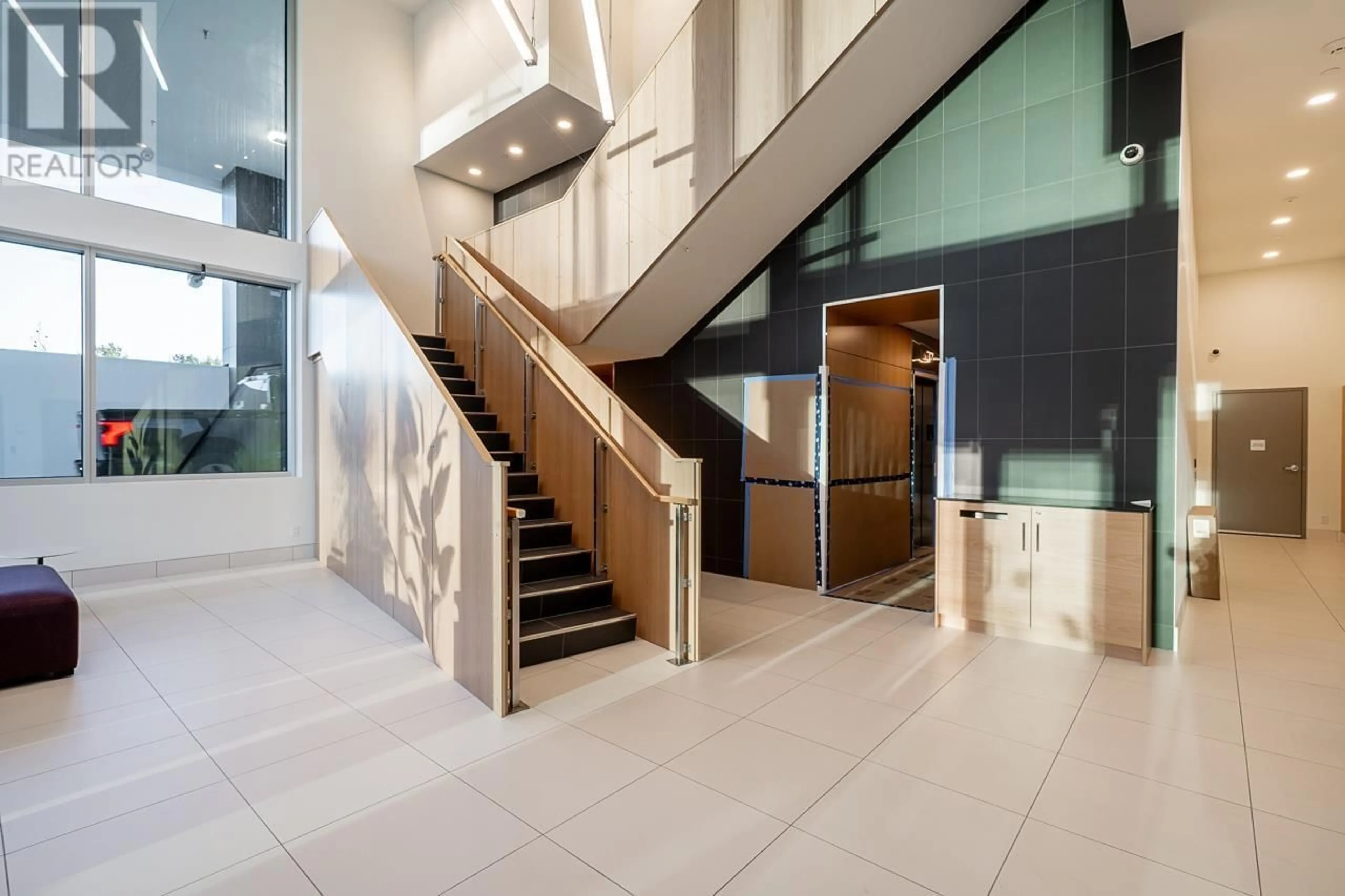 Indoor foyer, ceramic floors for 1208 308 ALDERSON AVENUE, Coquitlam British Columbia V3K0J2