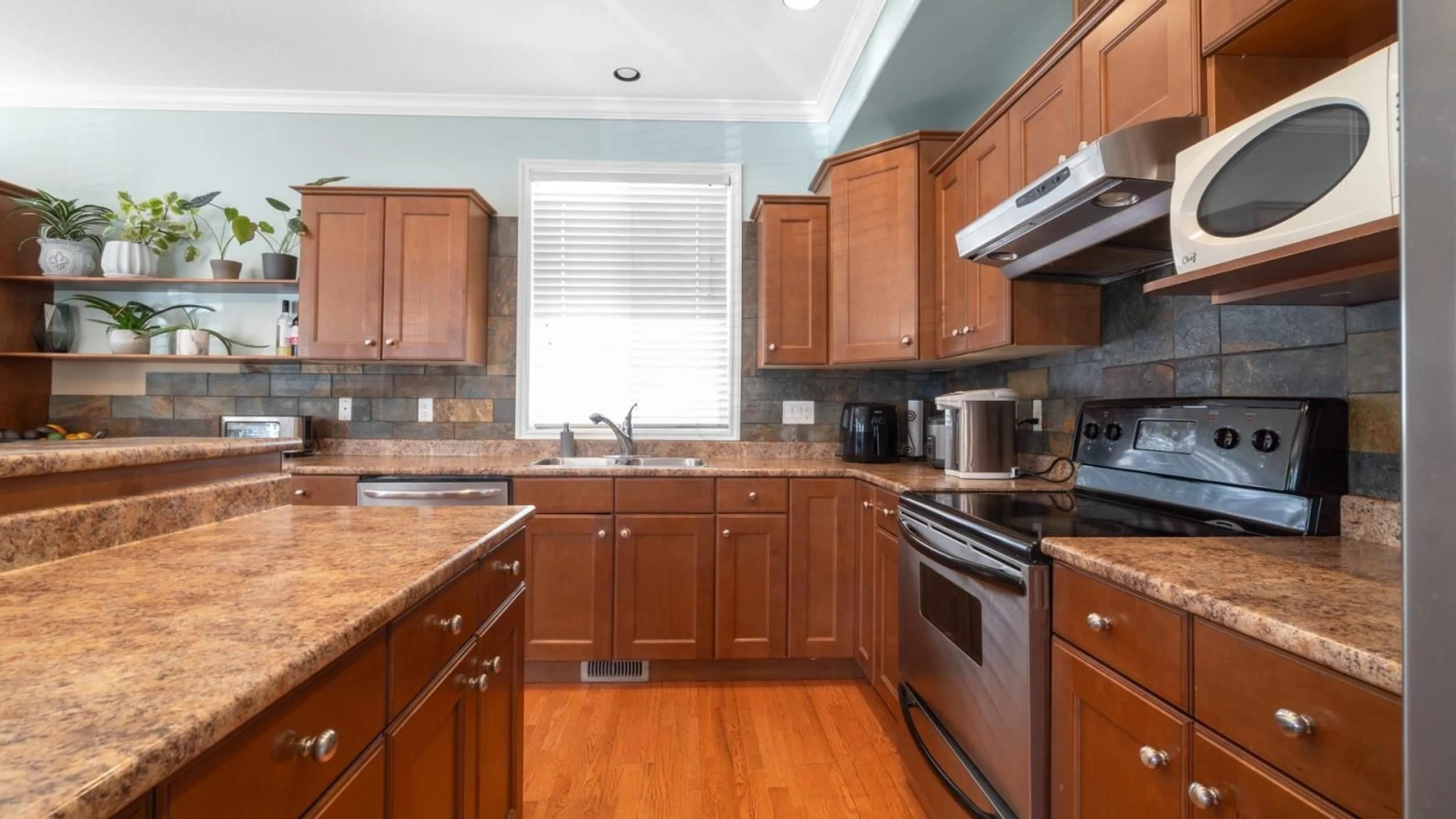 Standard kitchen, wood floors for 21 5545 PEACH ROAD, Chilliwack British Columbia V2R5Y5