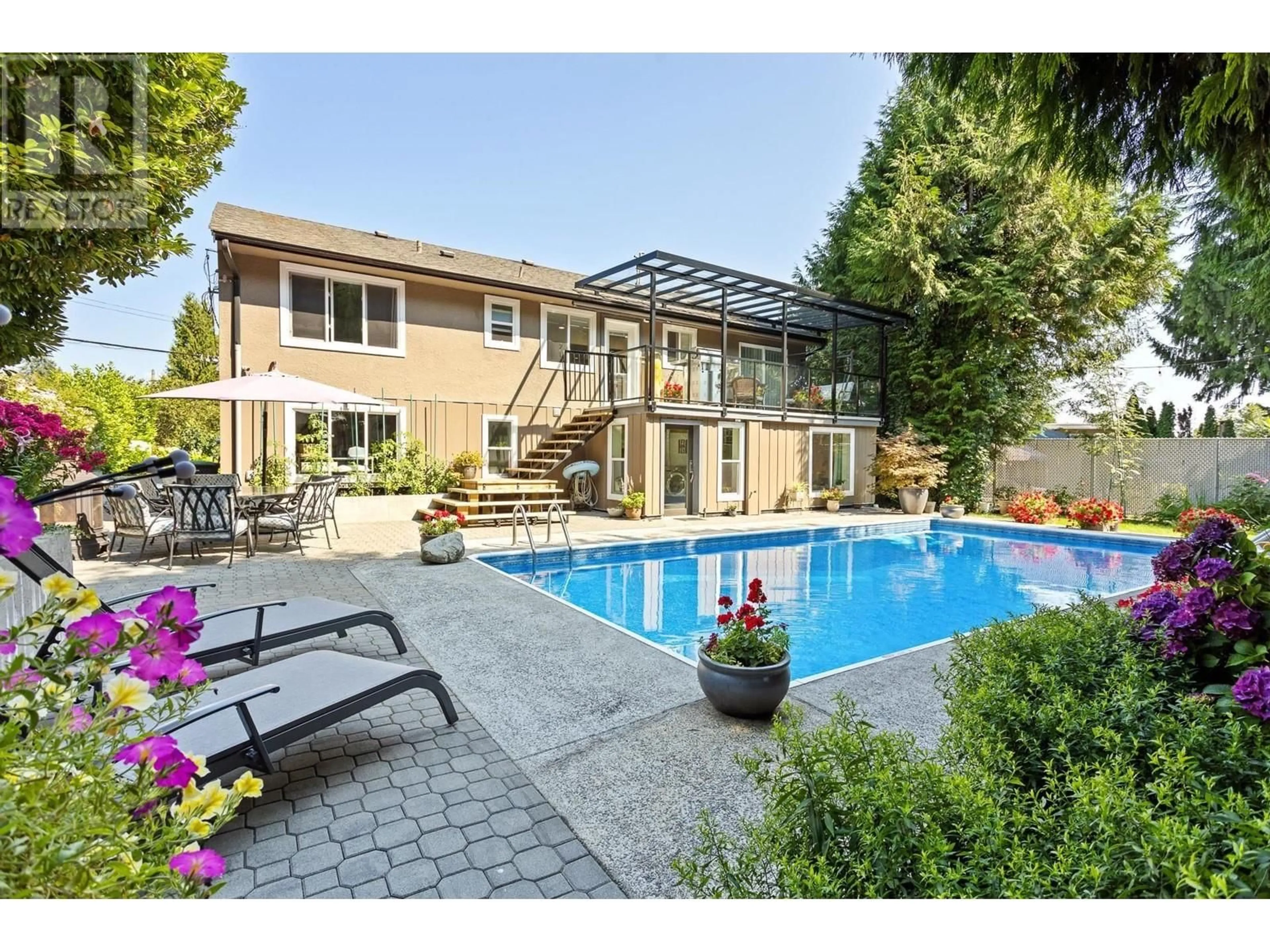 Indoor or outdoor pool for 3959 WOOD WAY, Port Coquitlam British Columbia V3B4B5