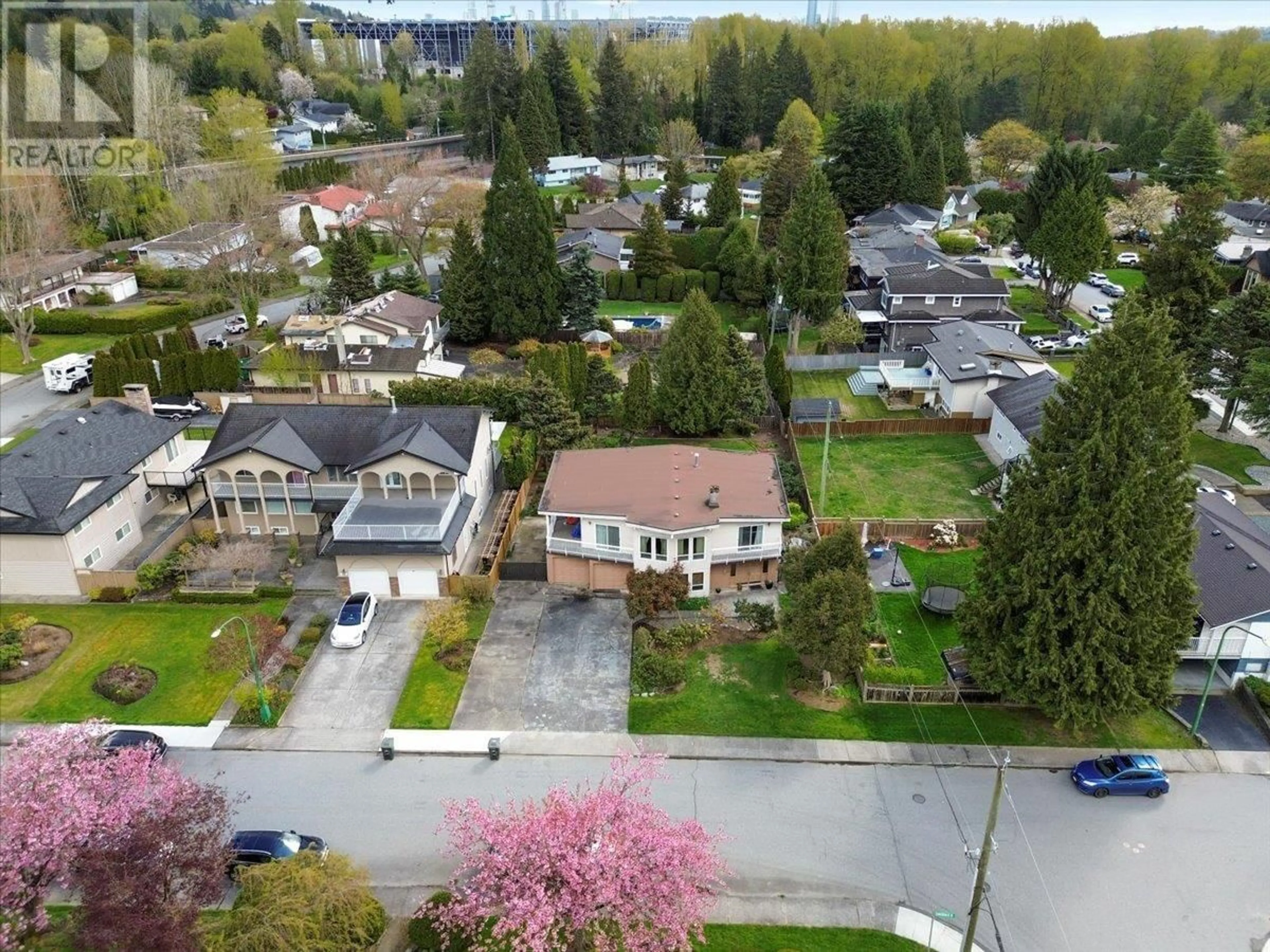 A pic from outside/outdoor area/front of a property/back of a property/a pic from drone, street for 3150 CHRISDALE AVENUE, Burnaby British Columbia V5A3T3