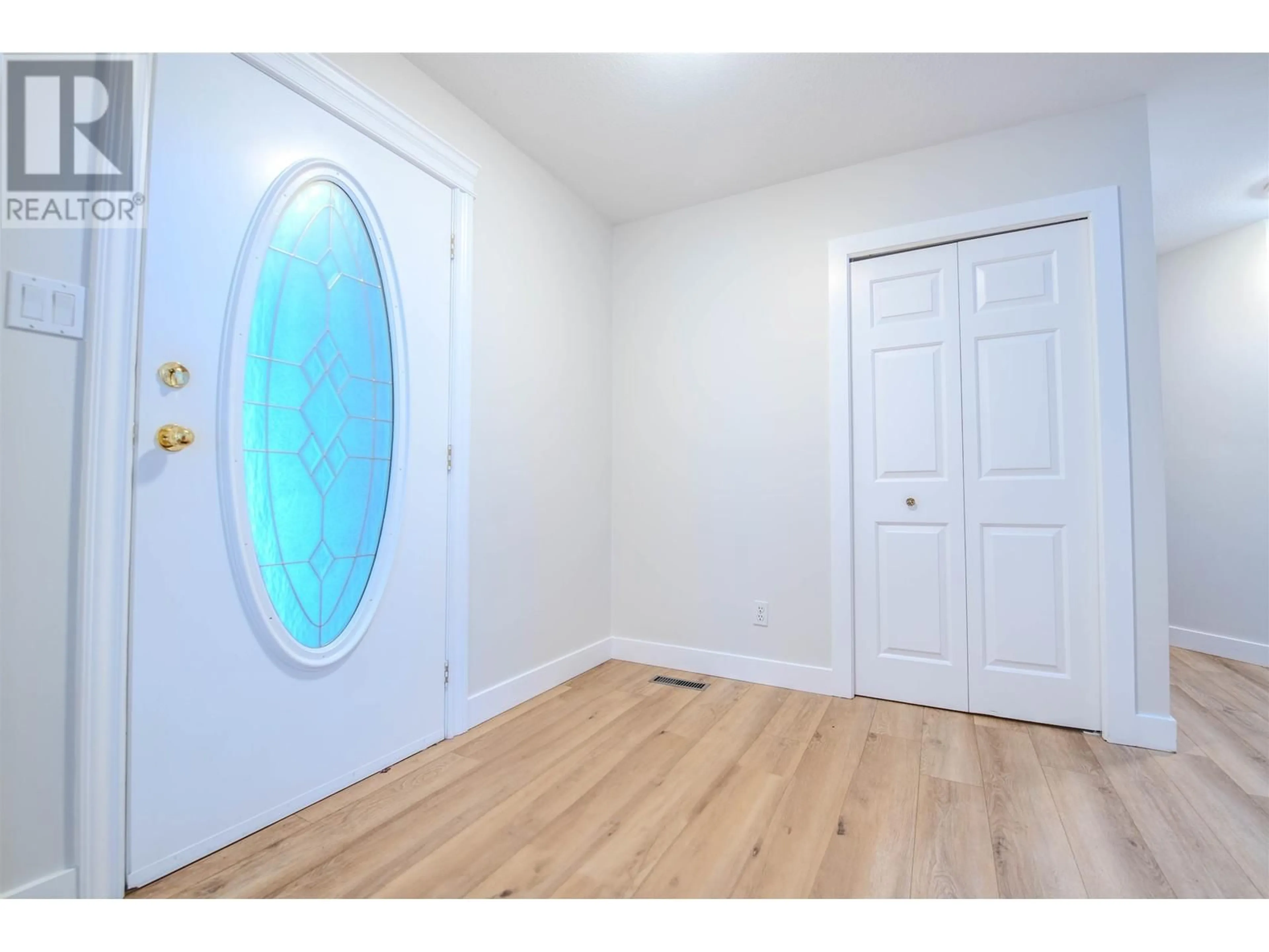 Indoor entryway, wood floors for 2872 KEETS DRIVE, Coquitlam British Columbia V3C6J2